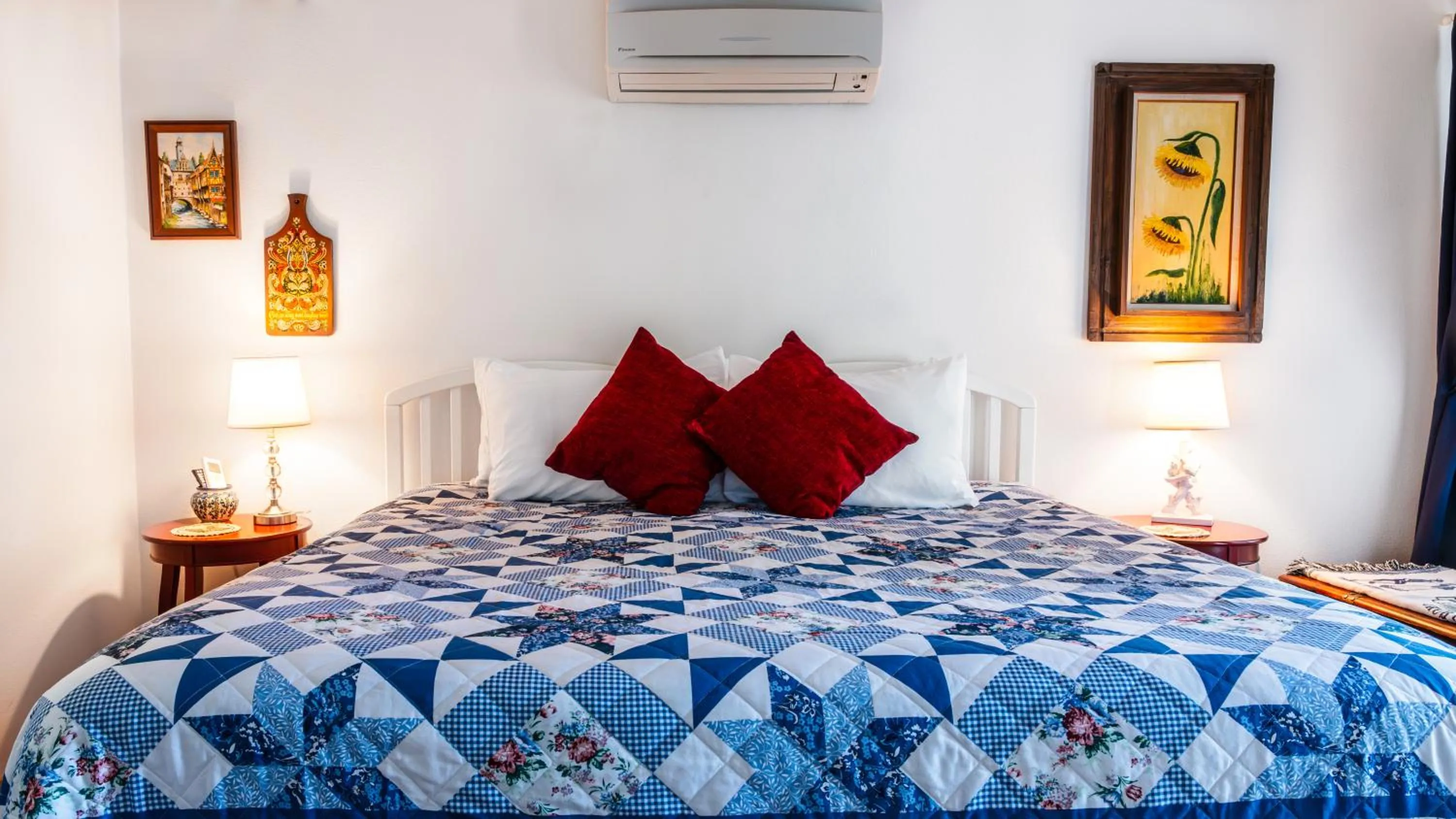 Bed in Red Horse Bed and Breakfast