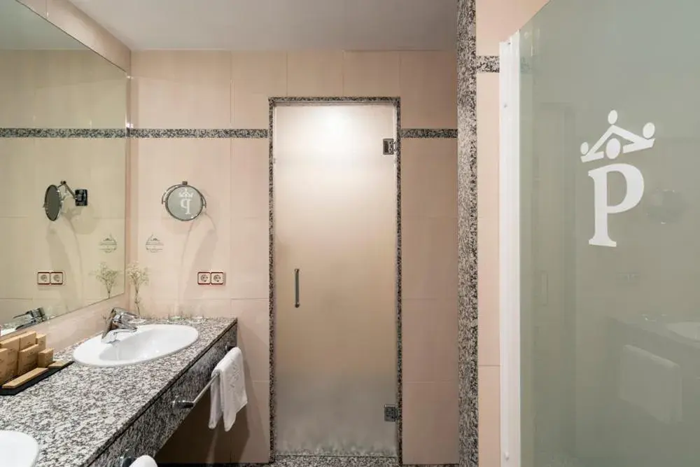 Bathroom in Parador de Vilalba Bathroom in Parador de Vilalba