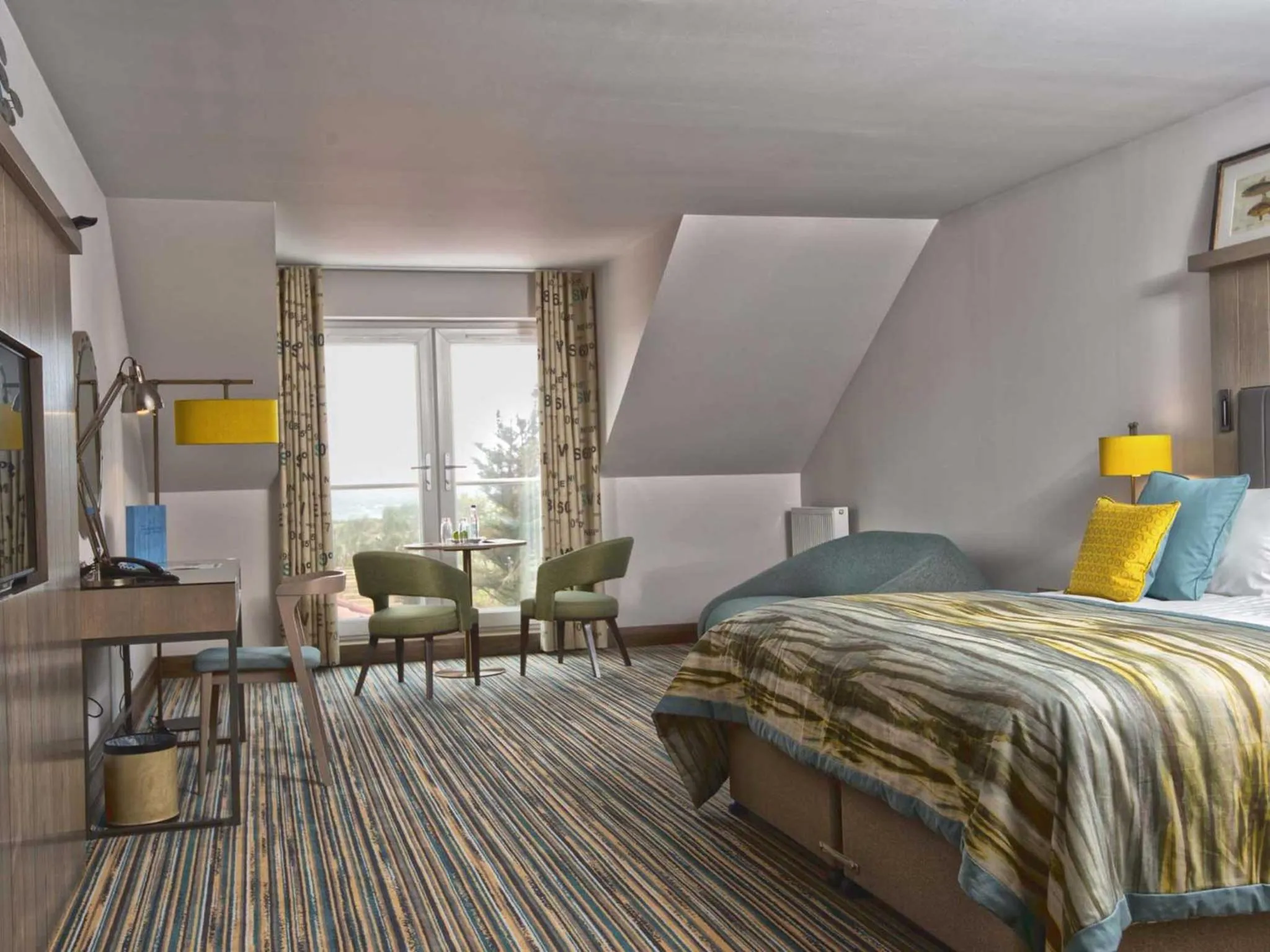 Photo of the whole room, Bed in The Waterside Hotel