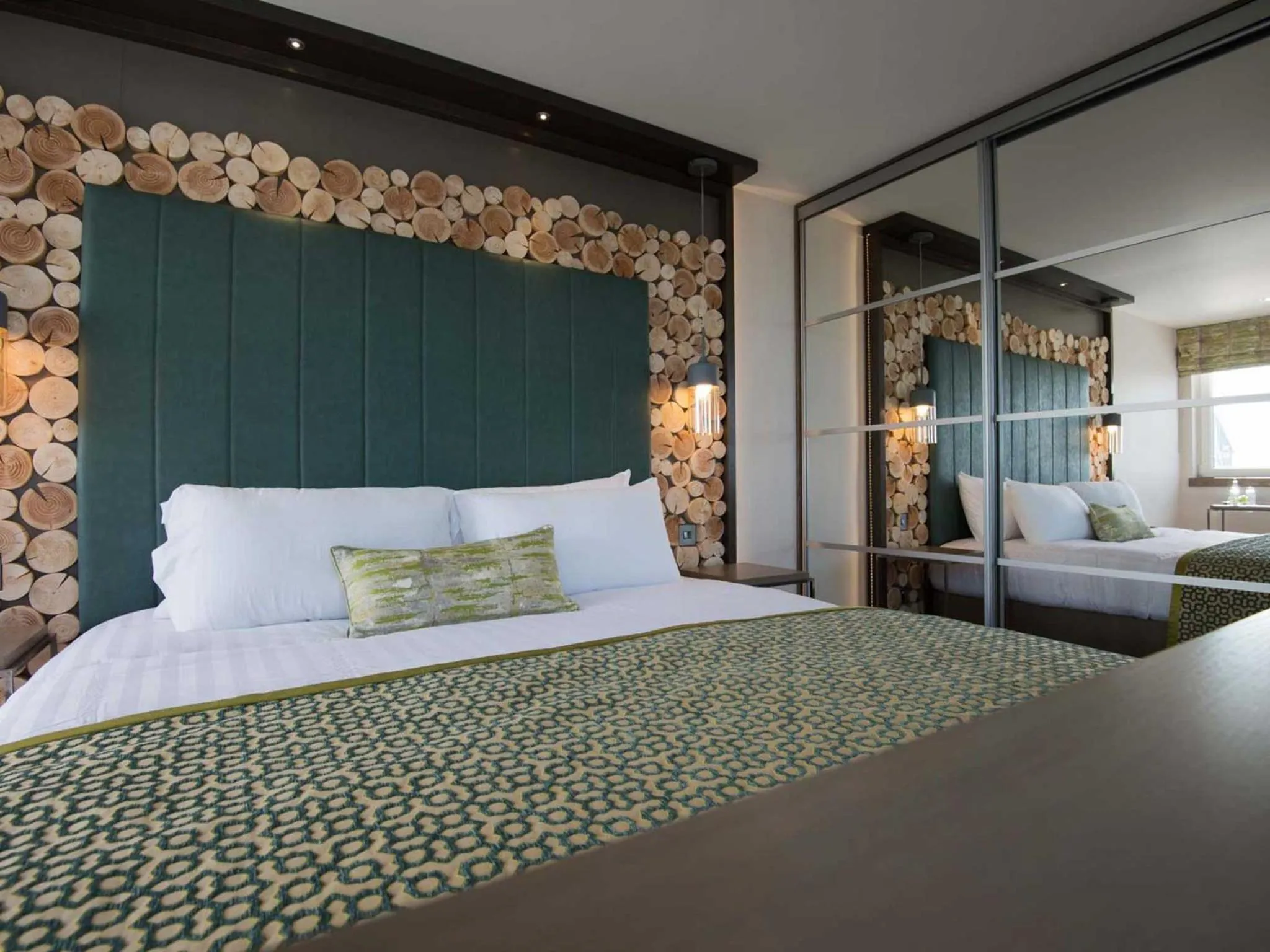 Bed in The Waterside Hotel