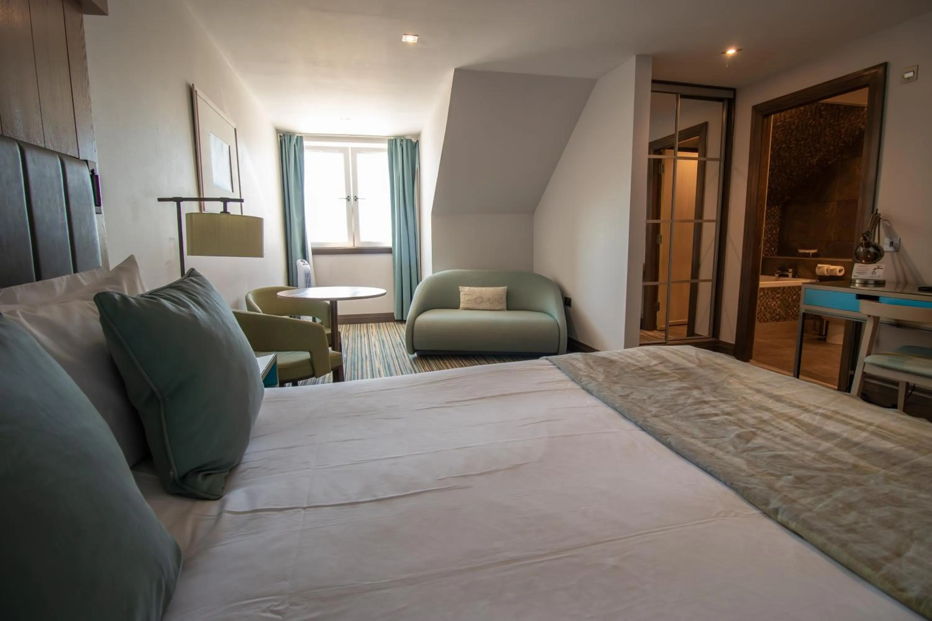 Bedroom, Bed in The Waterside Hotel