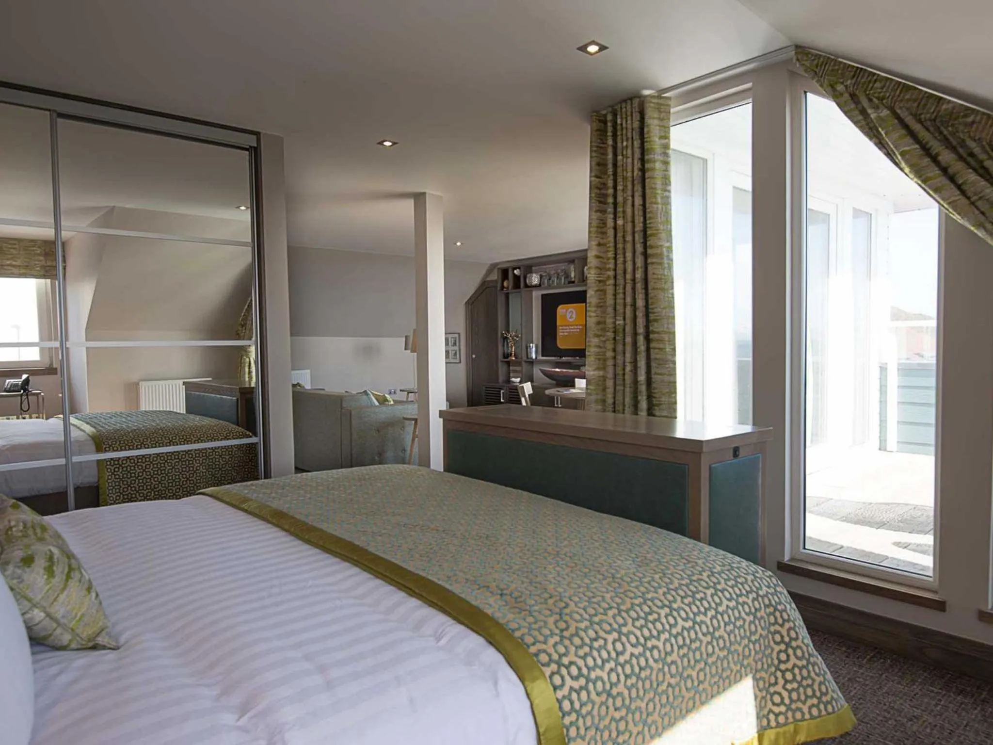 Balcony/Terrace, Bed in The Waterside Hotel