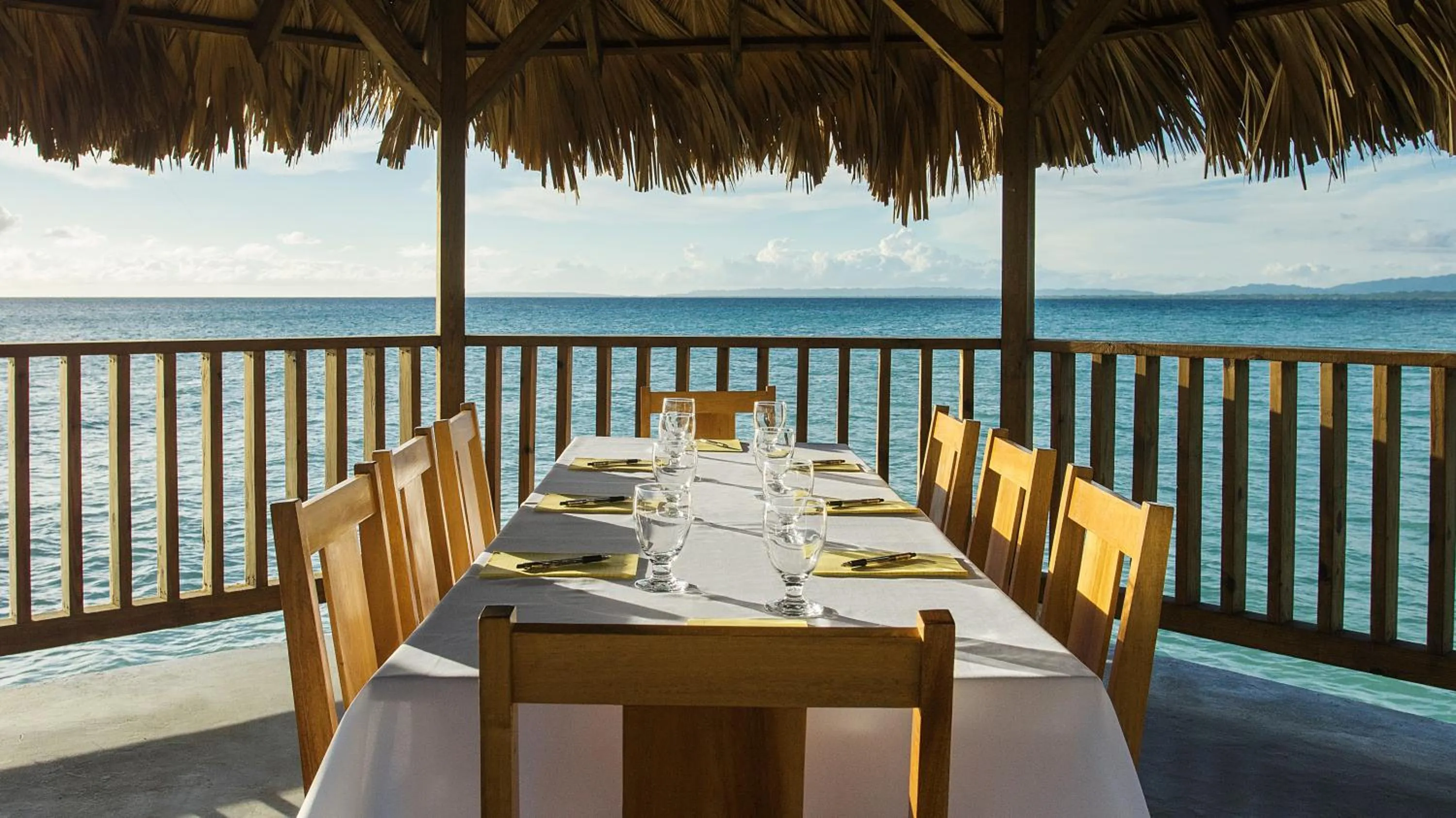 Restaurant/places to eat in Luna Sea Inn