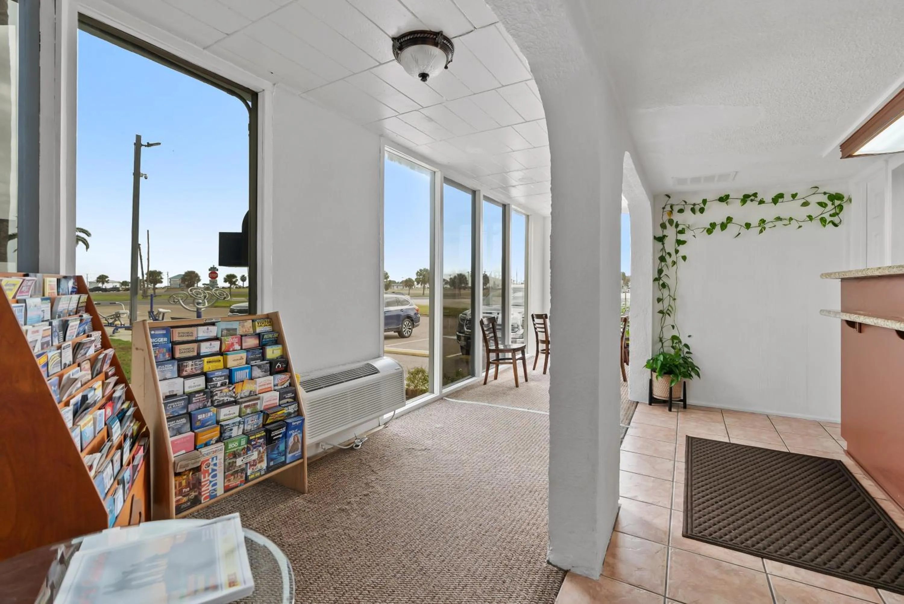 Communal lounge/ TV room in Blue Wave Inn
