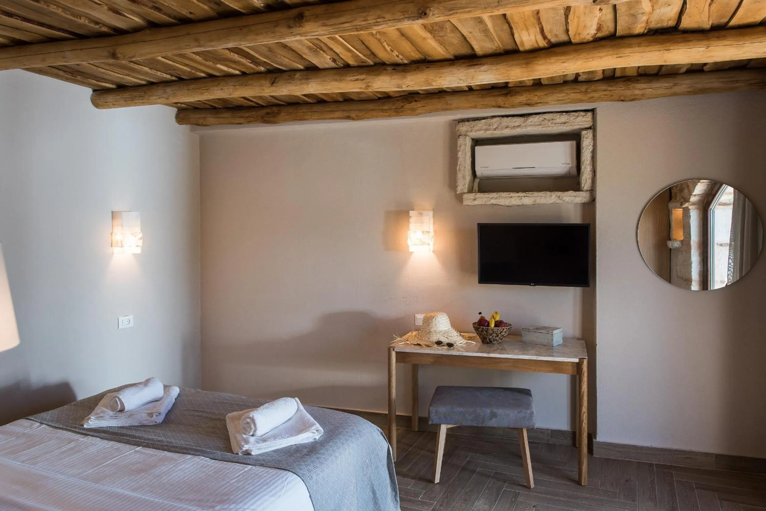 Bed in Lameriana Luxury Village