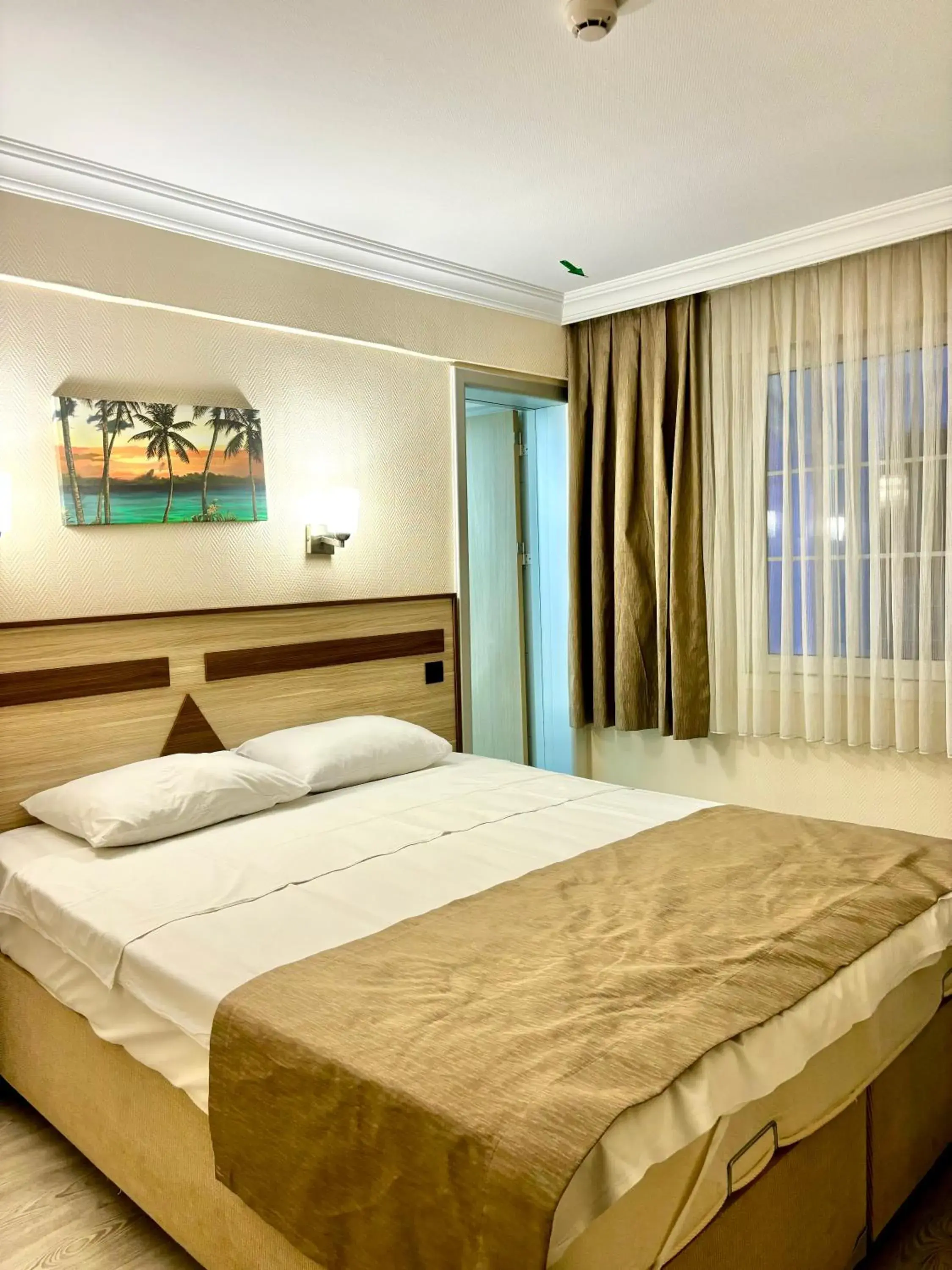 Standard Single Room - single occupancy in Gold Hotel Standard Single Room - single occupancy in Gold Hotel