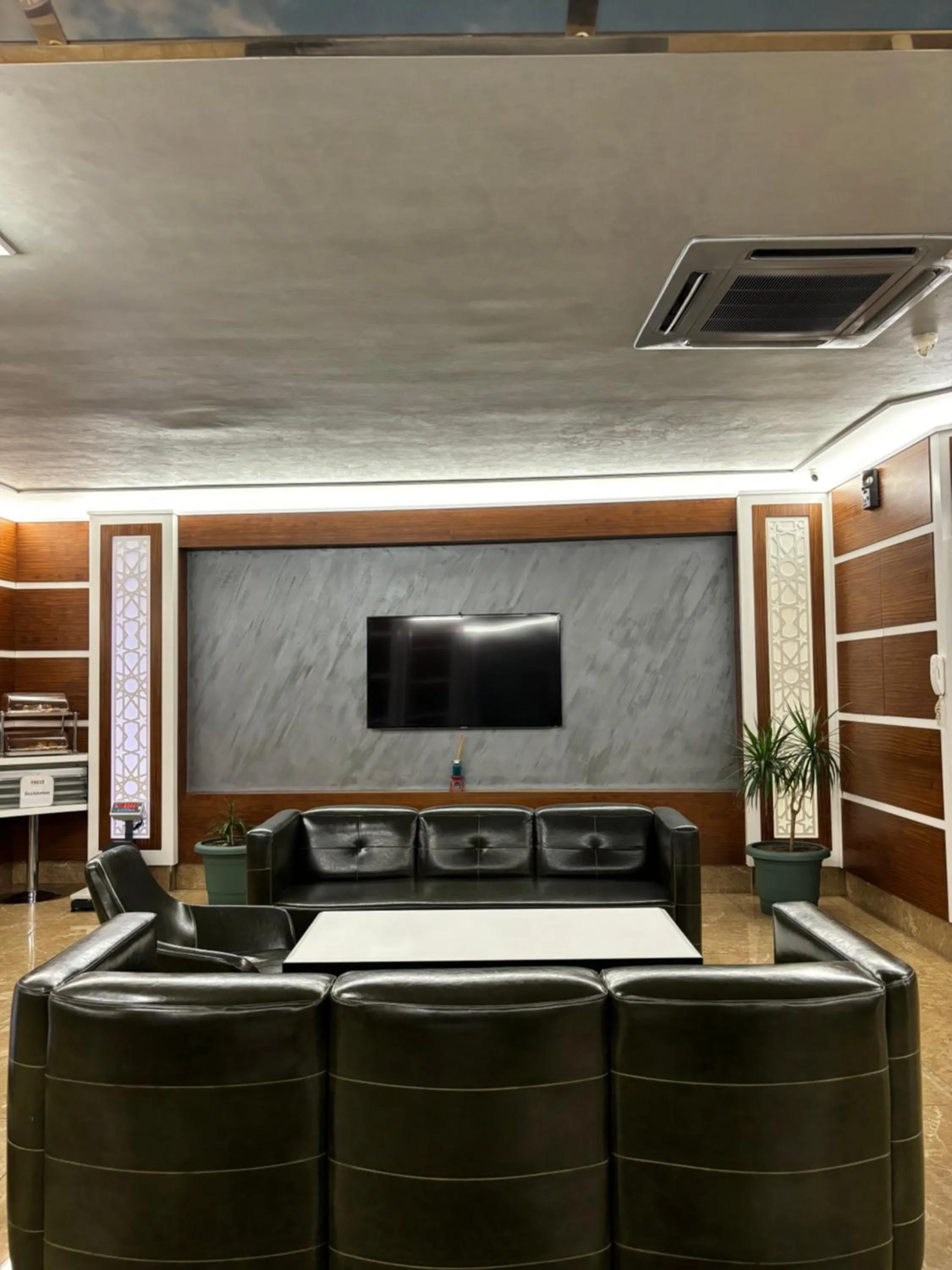 Communal lounge/ TV room in Gold Hotel