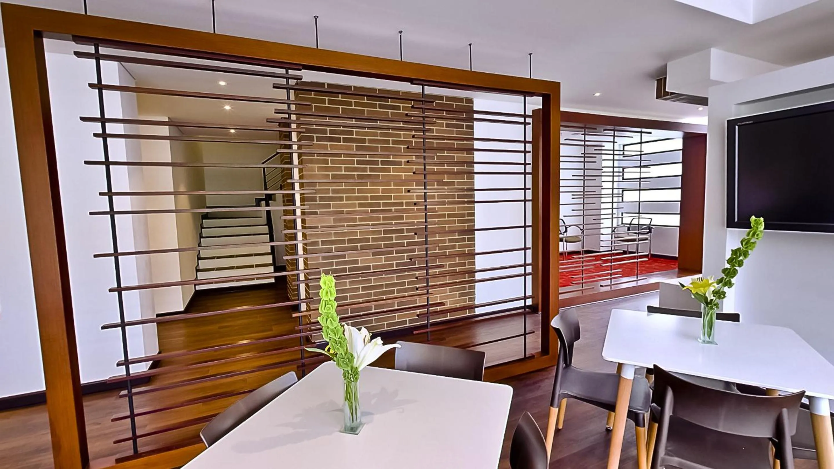 Restaurant/places to eat in AZ Hotel