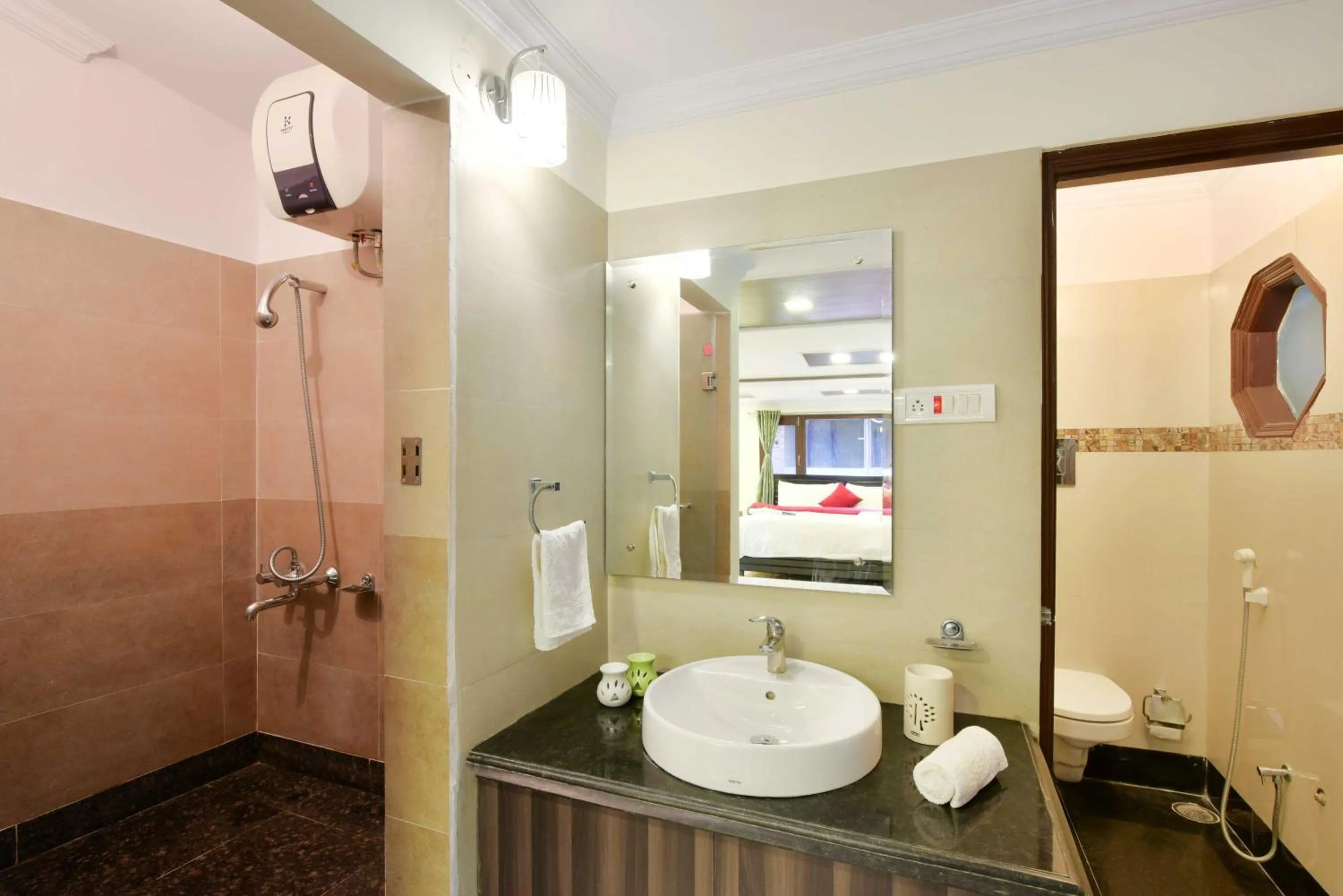 Shower in Zostel Homes Mashobra (Shimla)