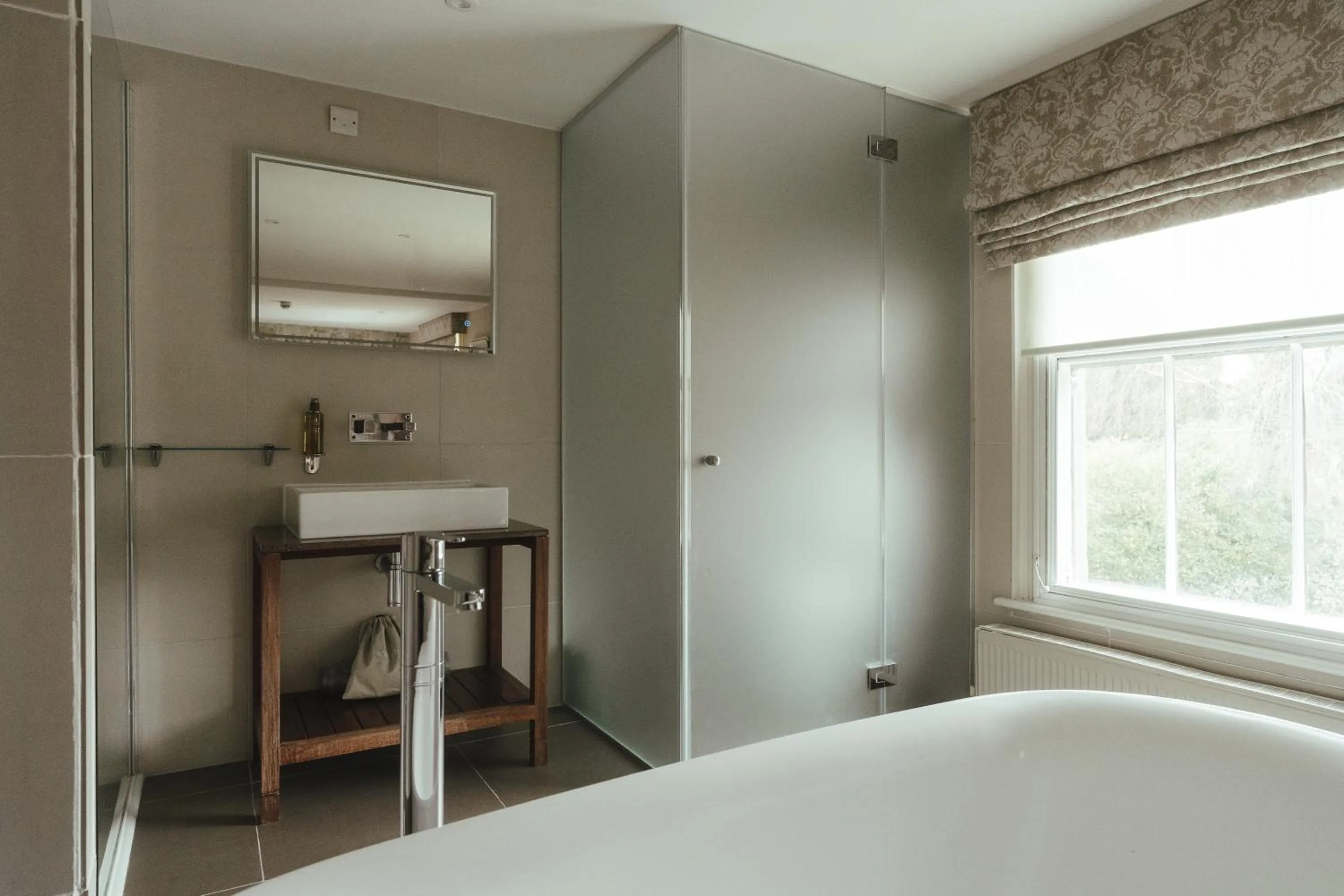 Bathroom, Bed in Winemaker's Pub