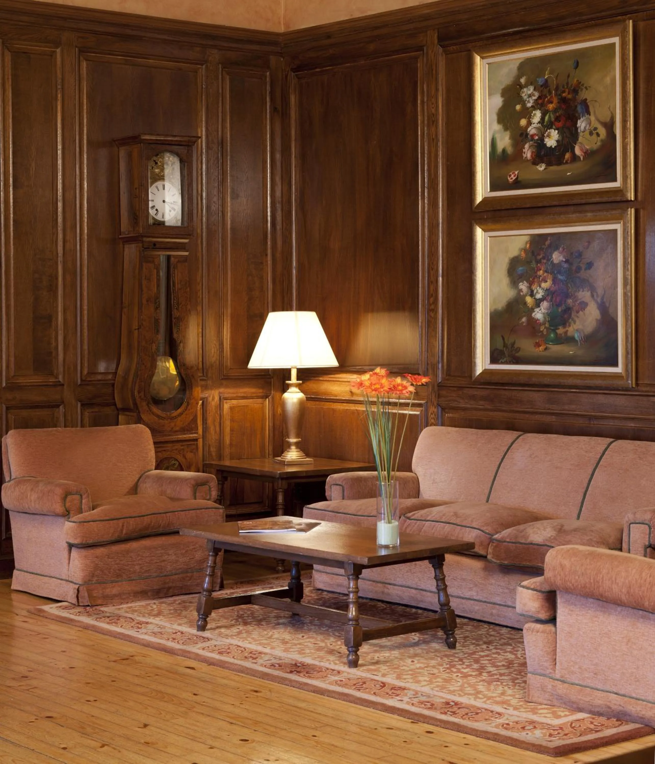 Communal lounge/ TV room in Parador de Cervera de Pisuerga