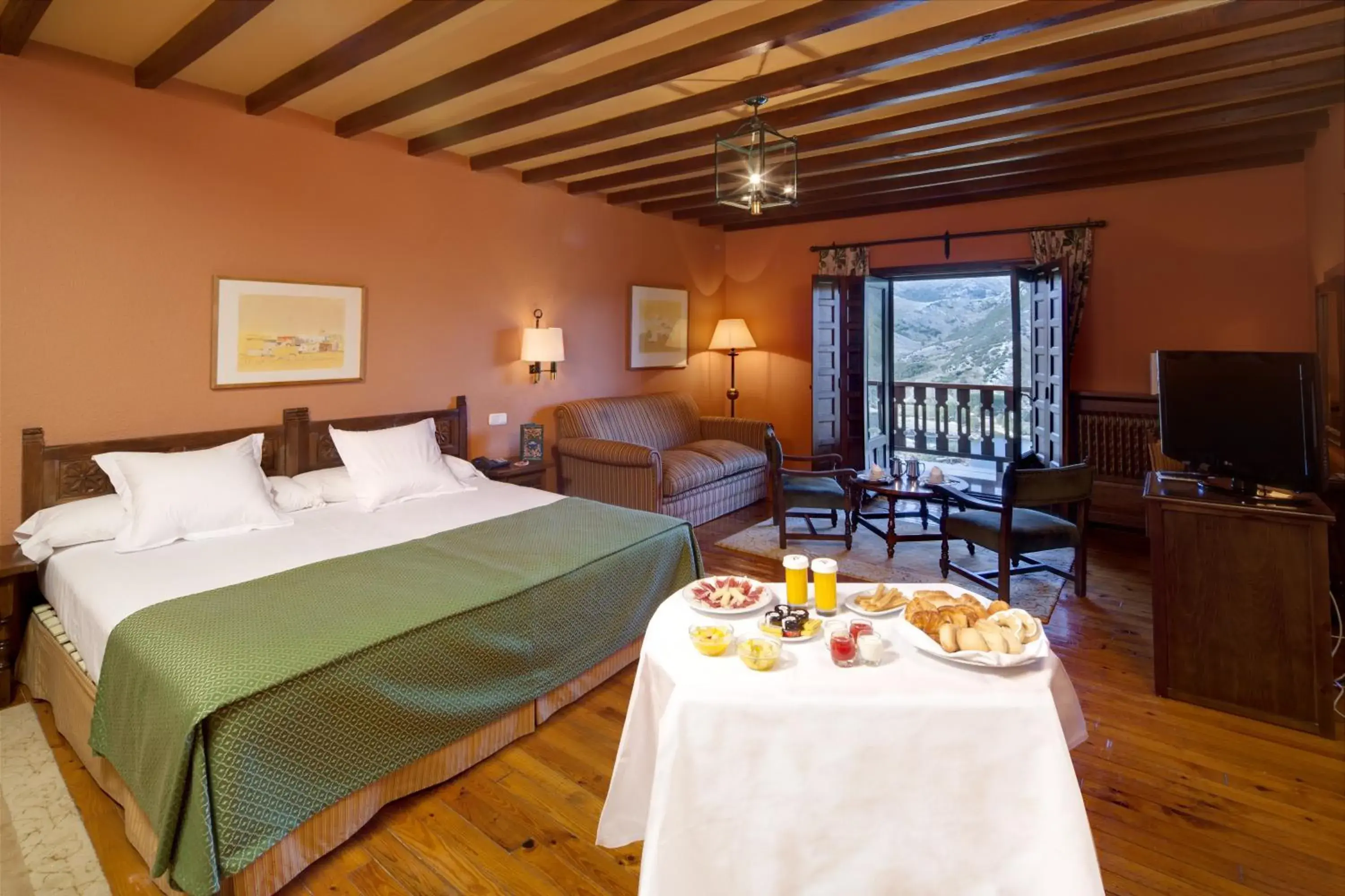 Photo of the whole room in Parador de Cervera de Pisuerga Photo of the whole room in Parador de Cervera de Pisuerga