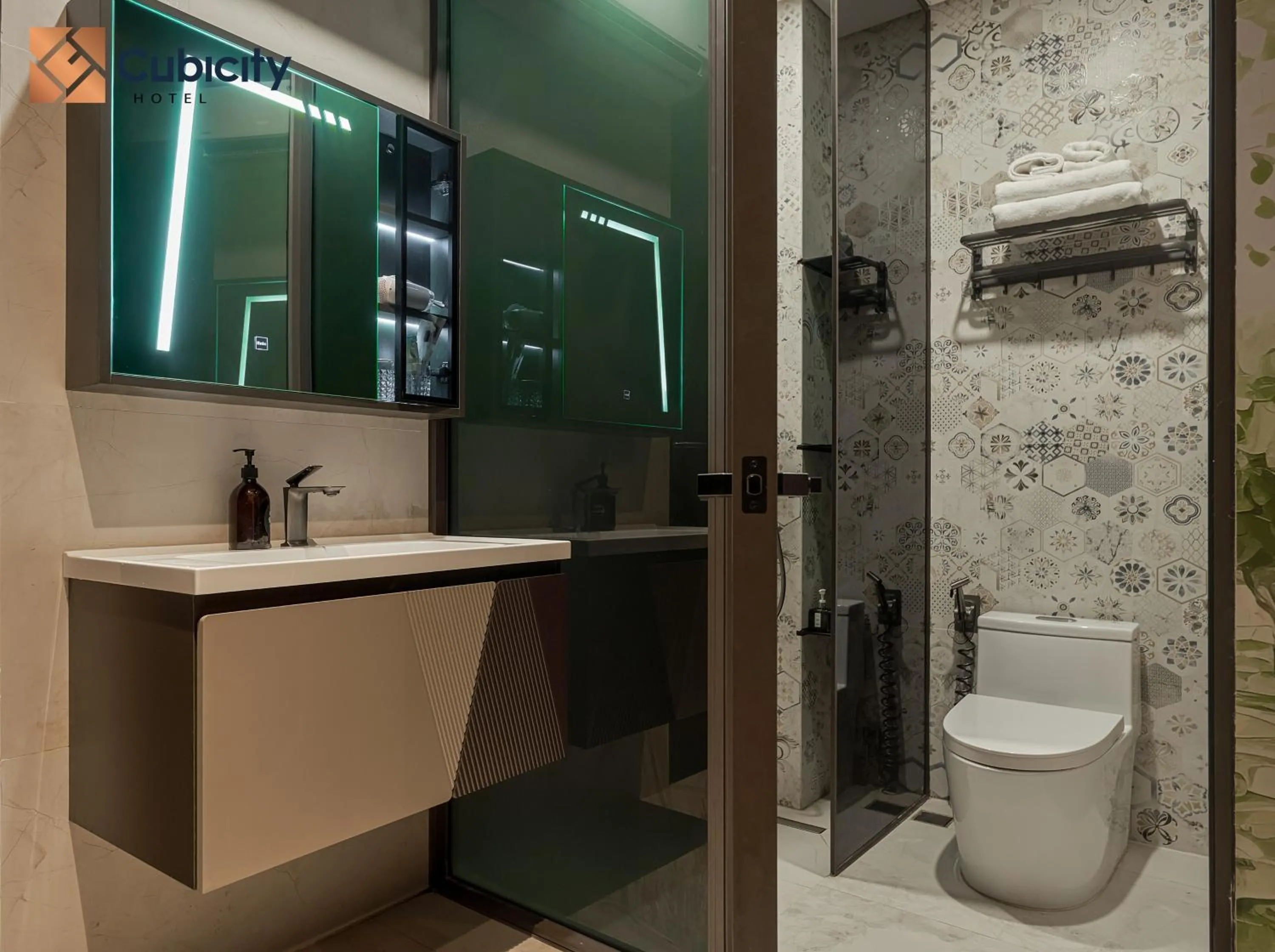 Shower in Cubicity Pho Duc Chinh