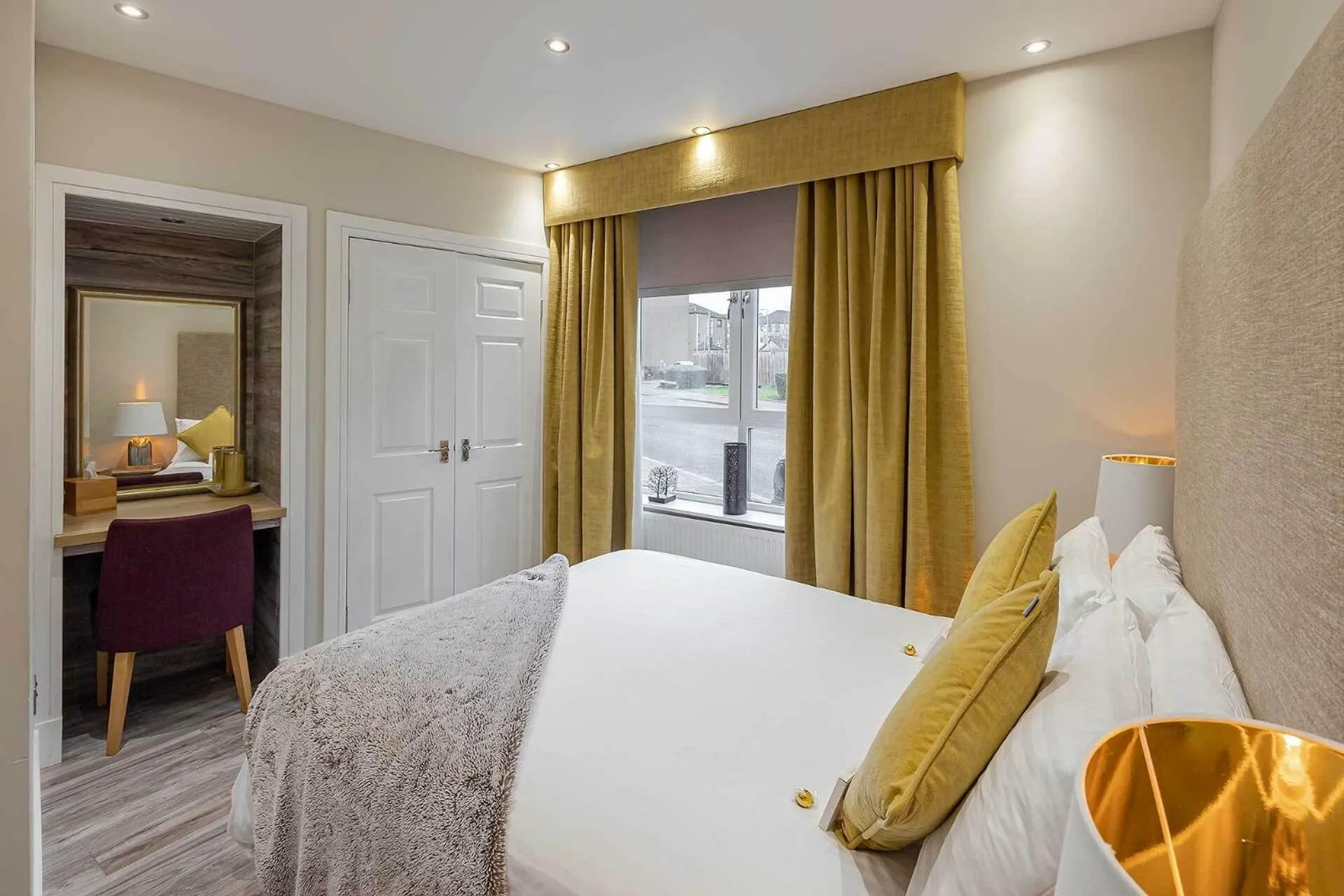 Bedroom, Bed in Carmel Apartments