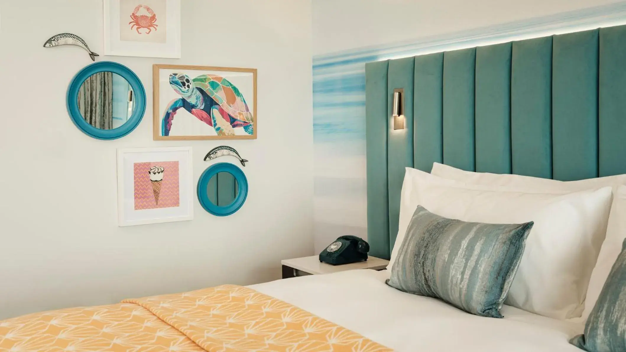 Standard Twin Room with Sea View in Hotel Indigo Torquay, By IHG Standard Twin Room with Sea View in Hotel Indigo Torquay, By IHG