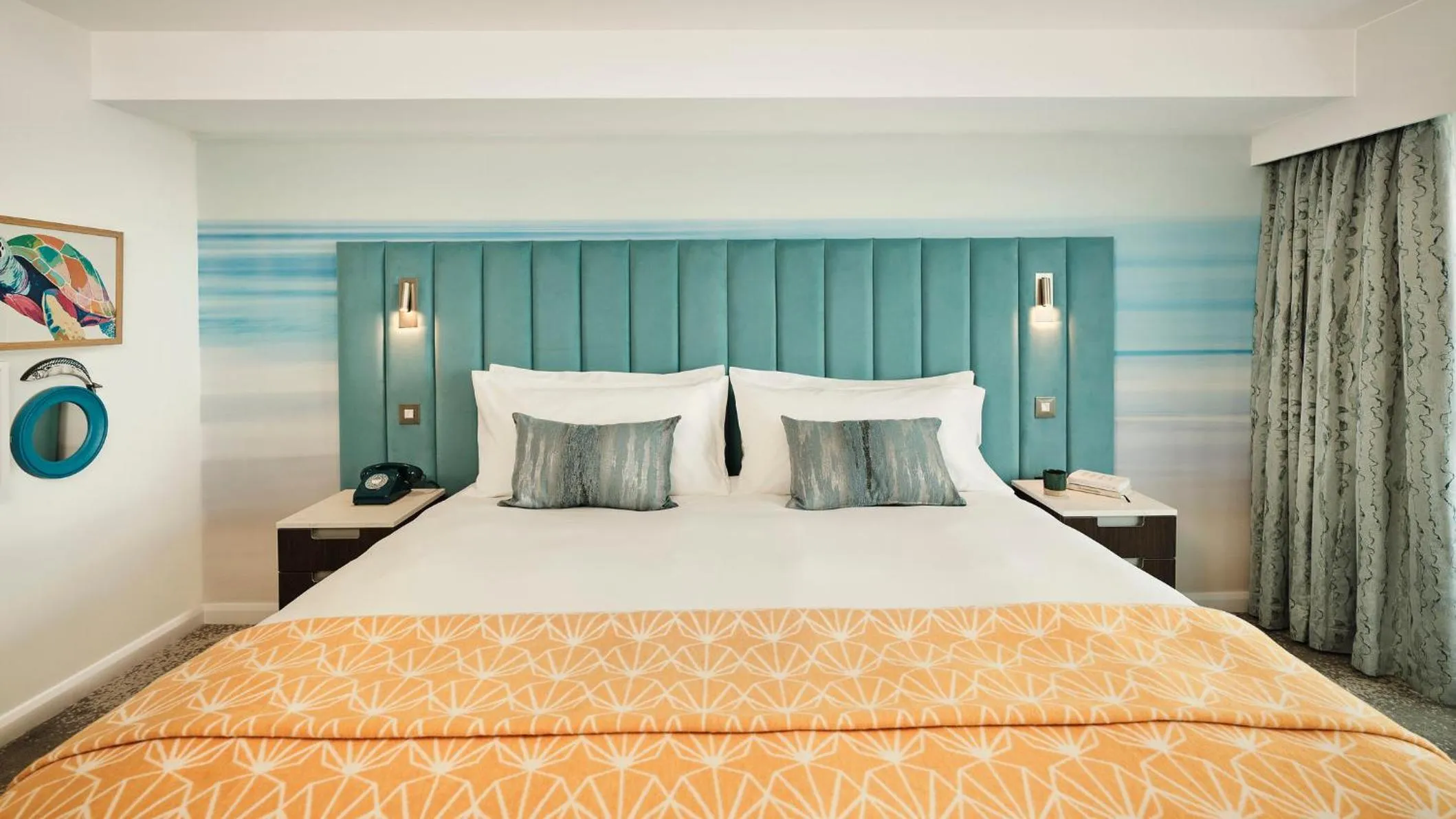 Photo of the whole room, Bed in Hotel Indigo Torquay, By IHG