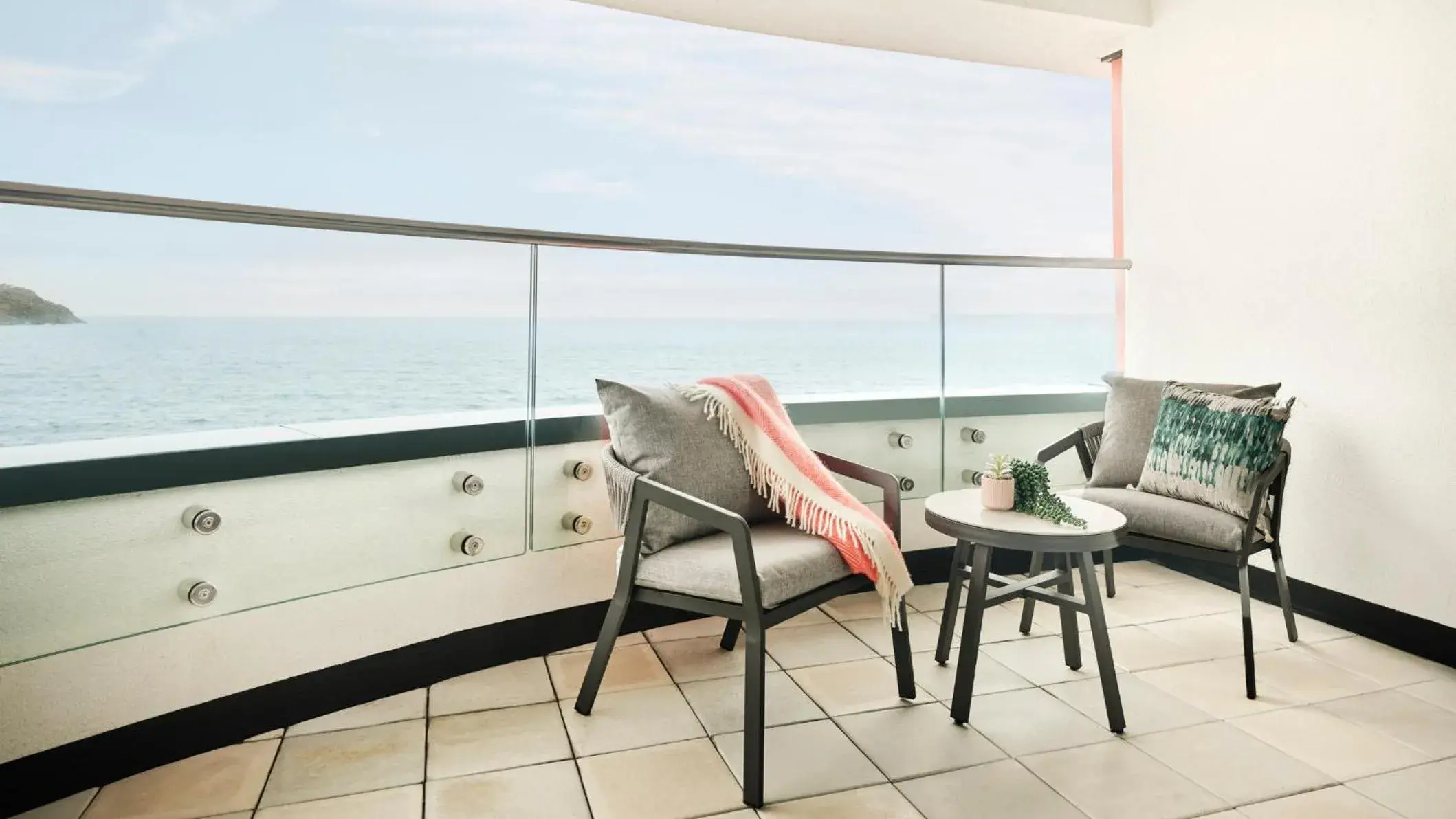 Premium King Room with Balcony and Sea View - single occupancy in Hotel Indigo Torquay, By IHG Premium King Room with Balcony and Sea View - single occupancy in Hotel Indigo Torquay, By IHG