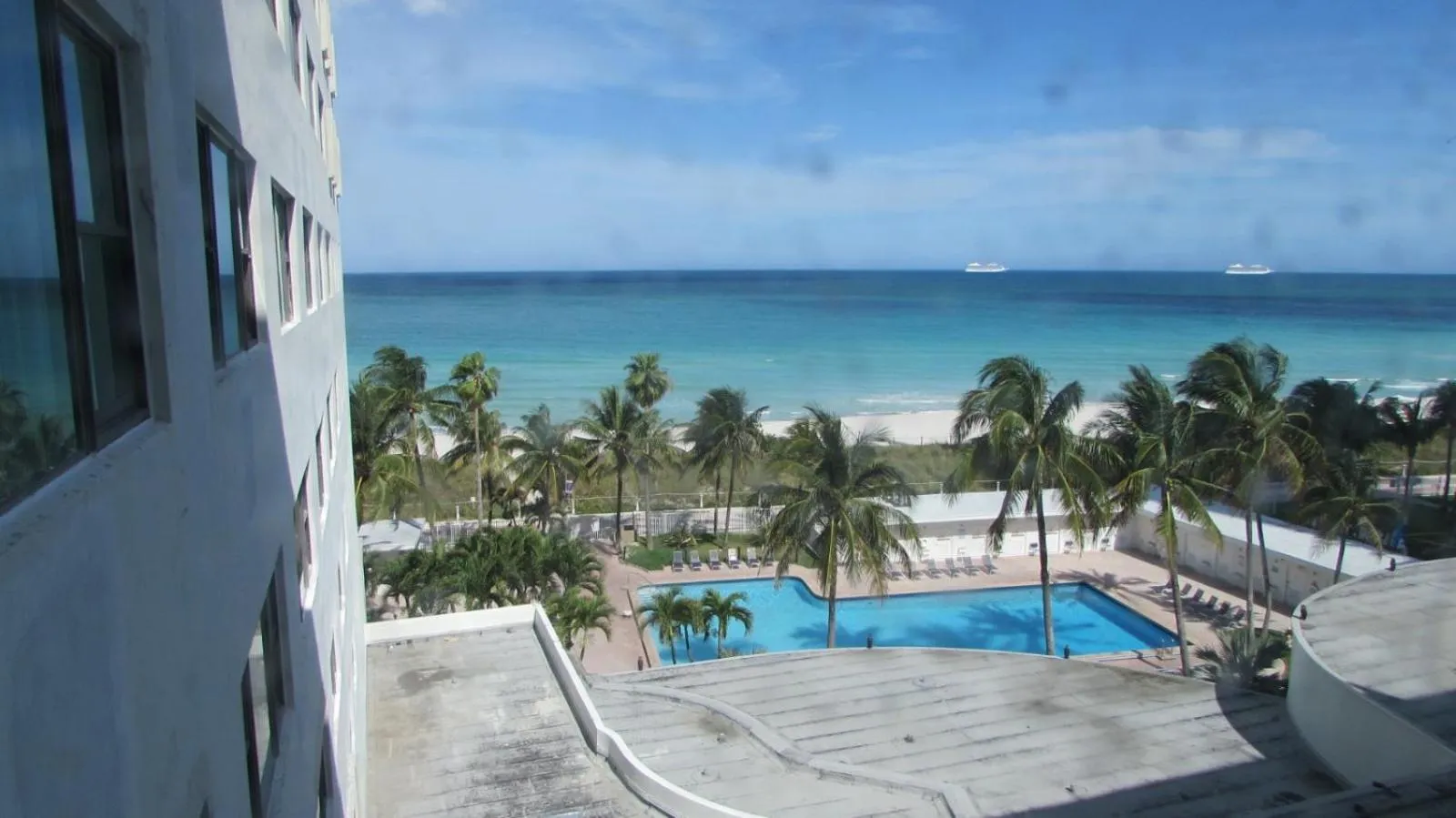 Ocean Front Casablanca Studios with FULL KITCHENS & Beach access By BL Rentals