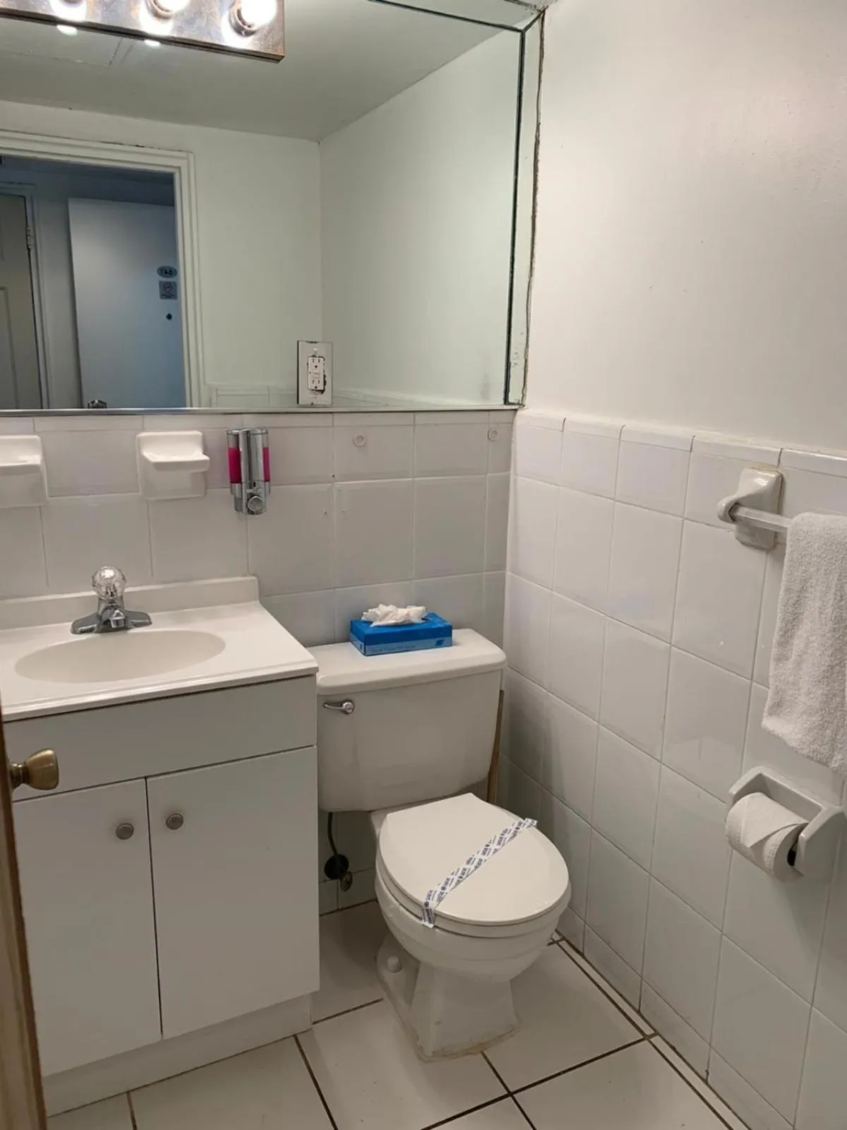 Ocean Front Casablanca Studios with FULL KITCHENS & Beach access By BL Rentals