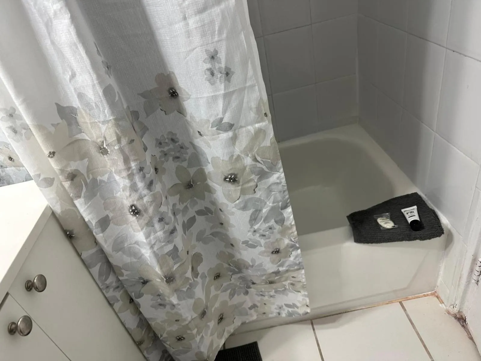 Ocean Front Casablanca Studios with FULL KITCHENS & Beach access By BL Rentals