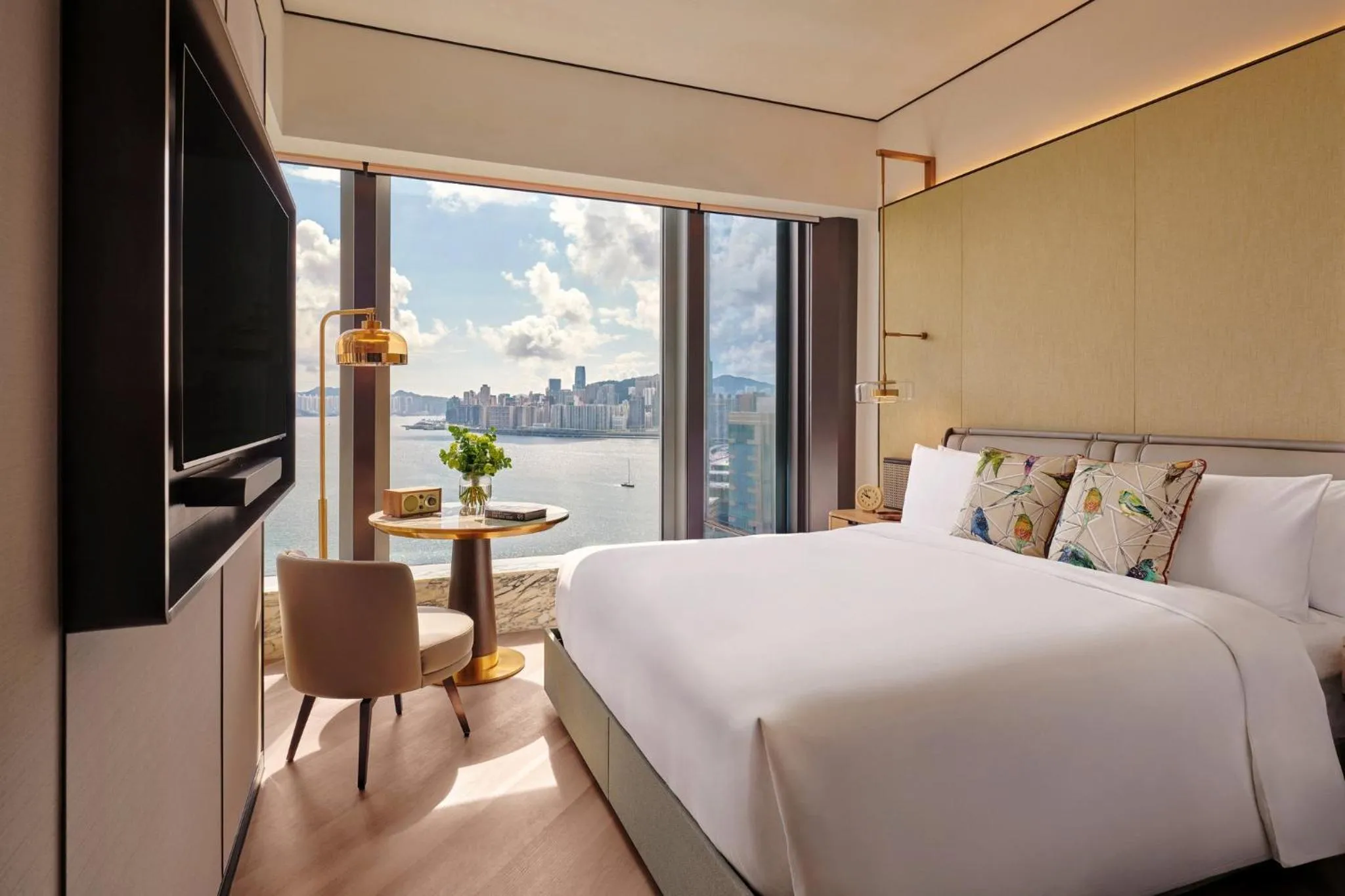 Photo of the whole room, Bed in Kimpton Tsim Sha Tsui Hong Kong