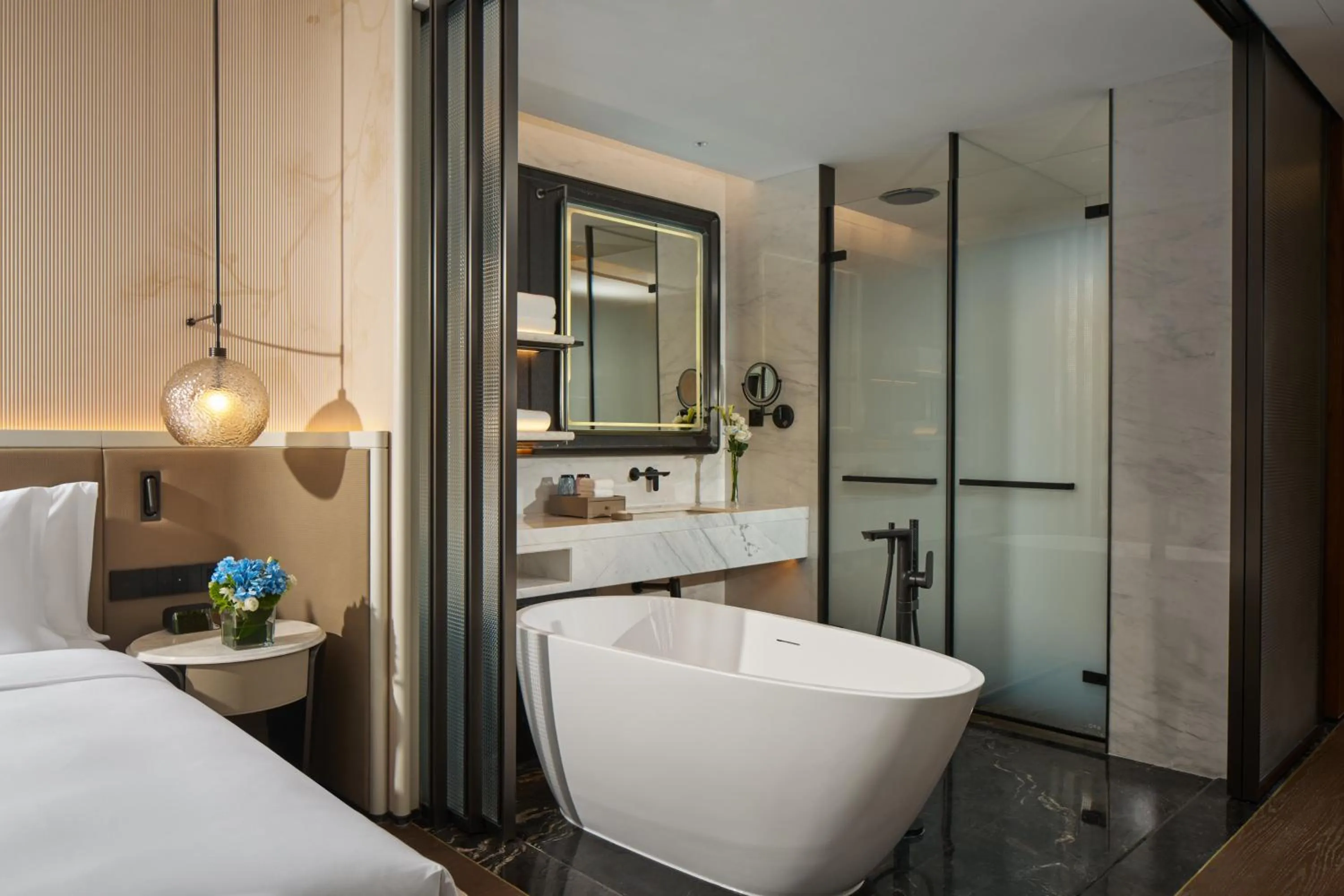 Bathroom, Bed in Crowne Plaza Taixing