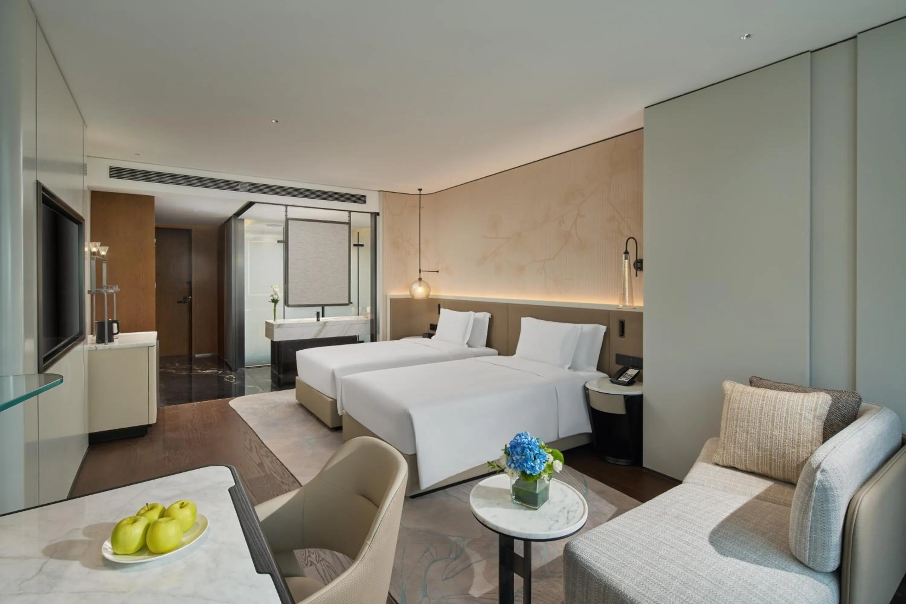 Photo of the whole room, Bed in Crowne Plaza Taixing