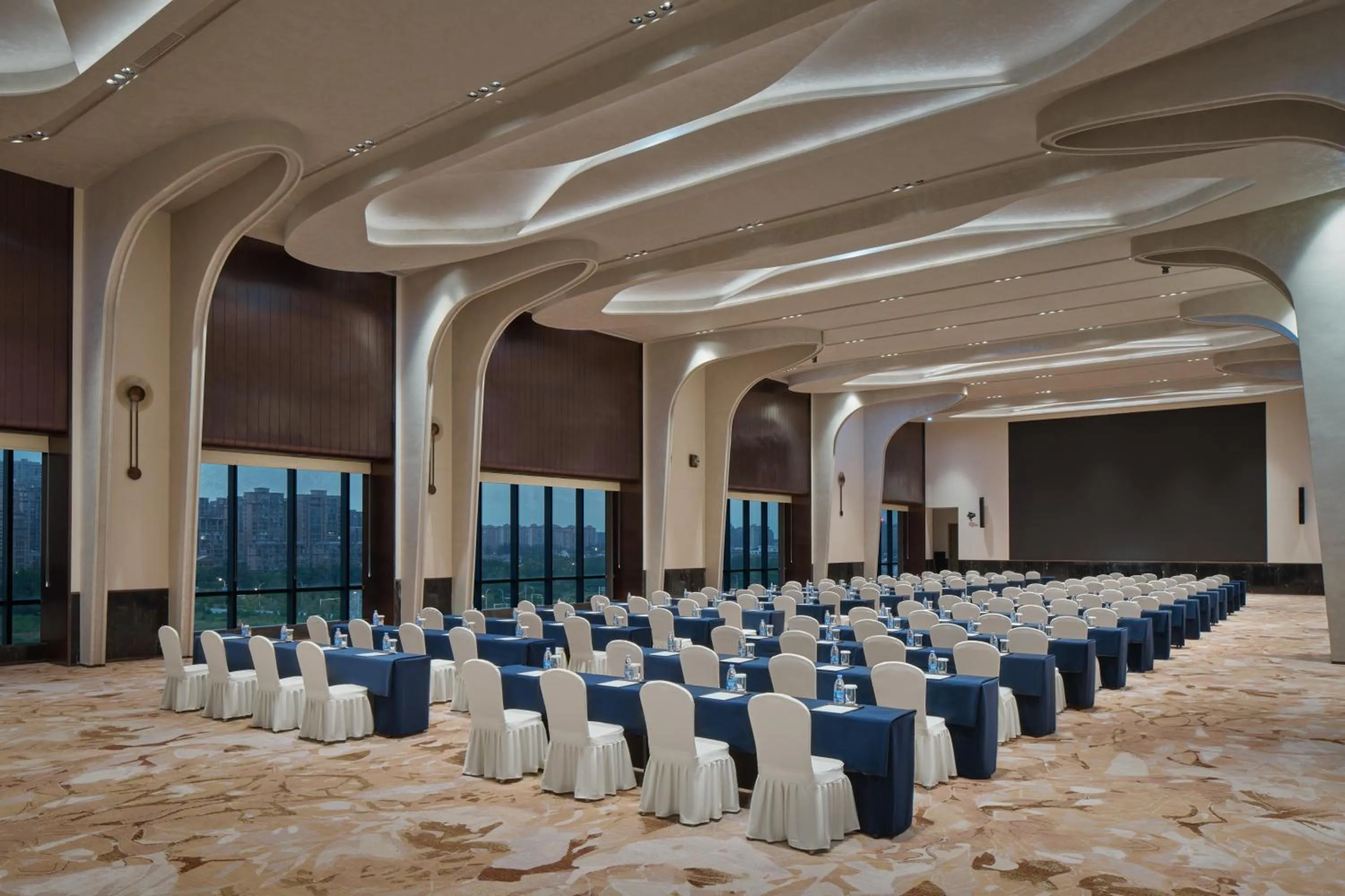 Banquet/Function facilities in Crowne Plaza Taixing