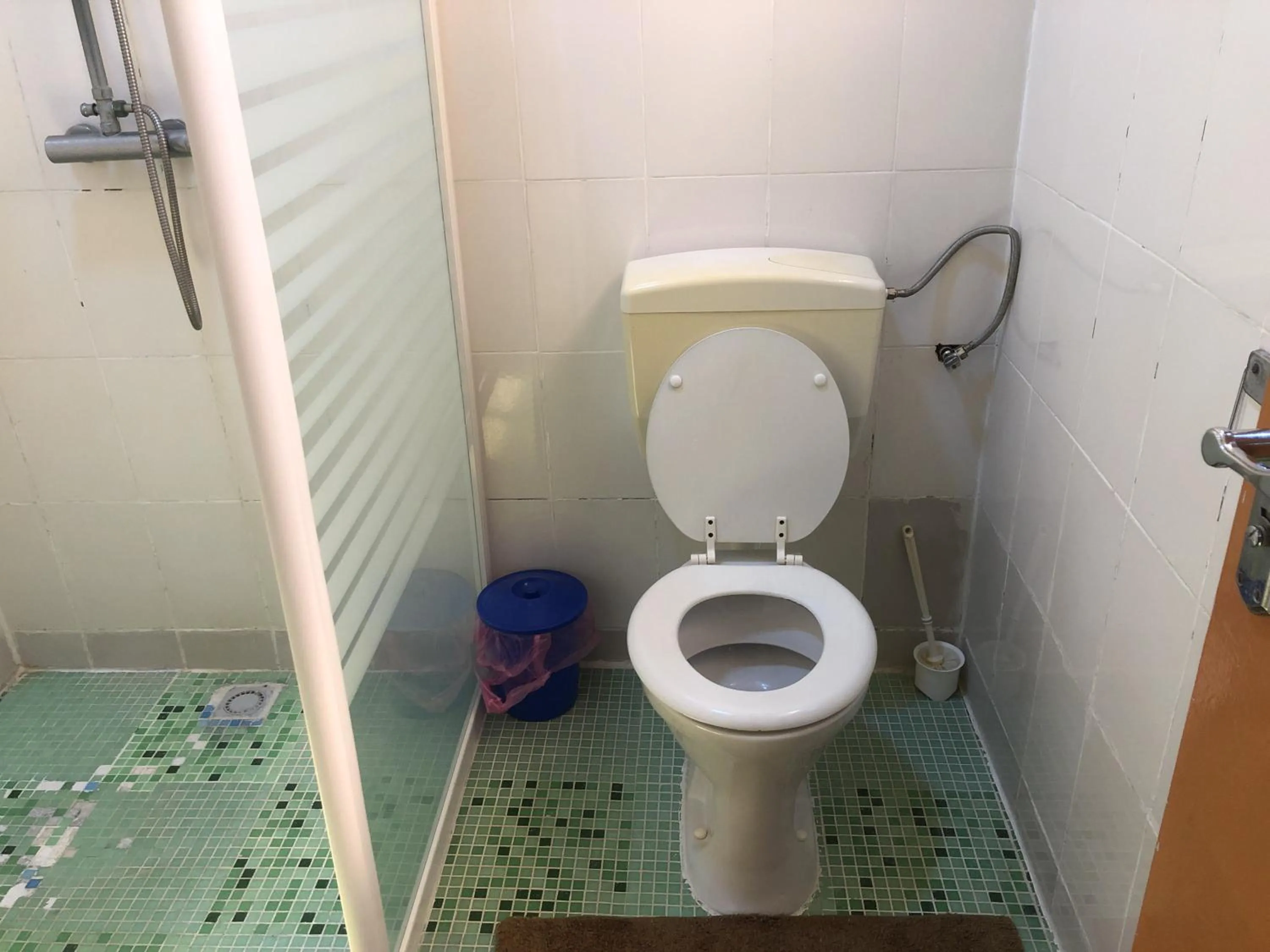 Hotel Bar Restaurant Emergency 911 STO LK GROUP