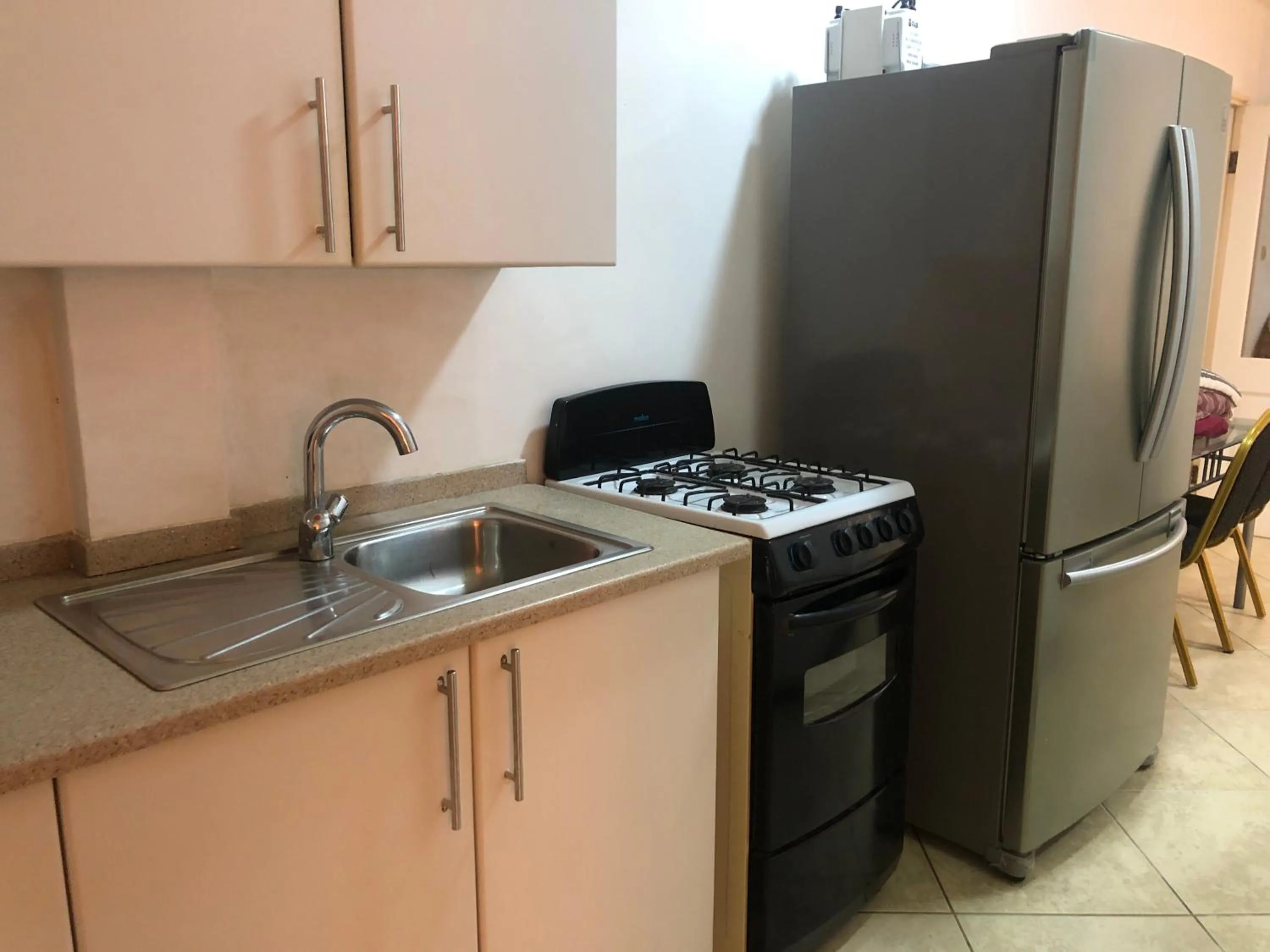 Kitchen or kitchenette in Hotel Bar Restaurant Emergency 911 STO LK GROUP