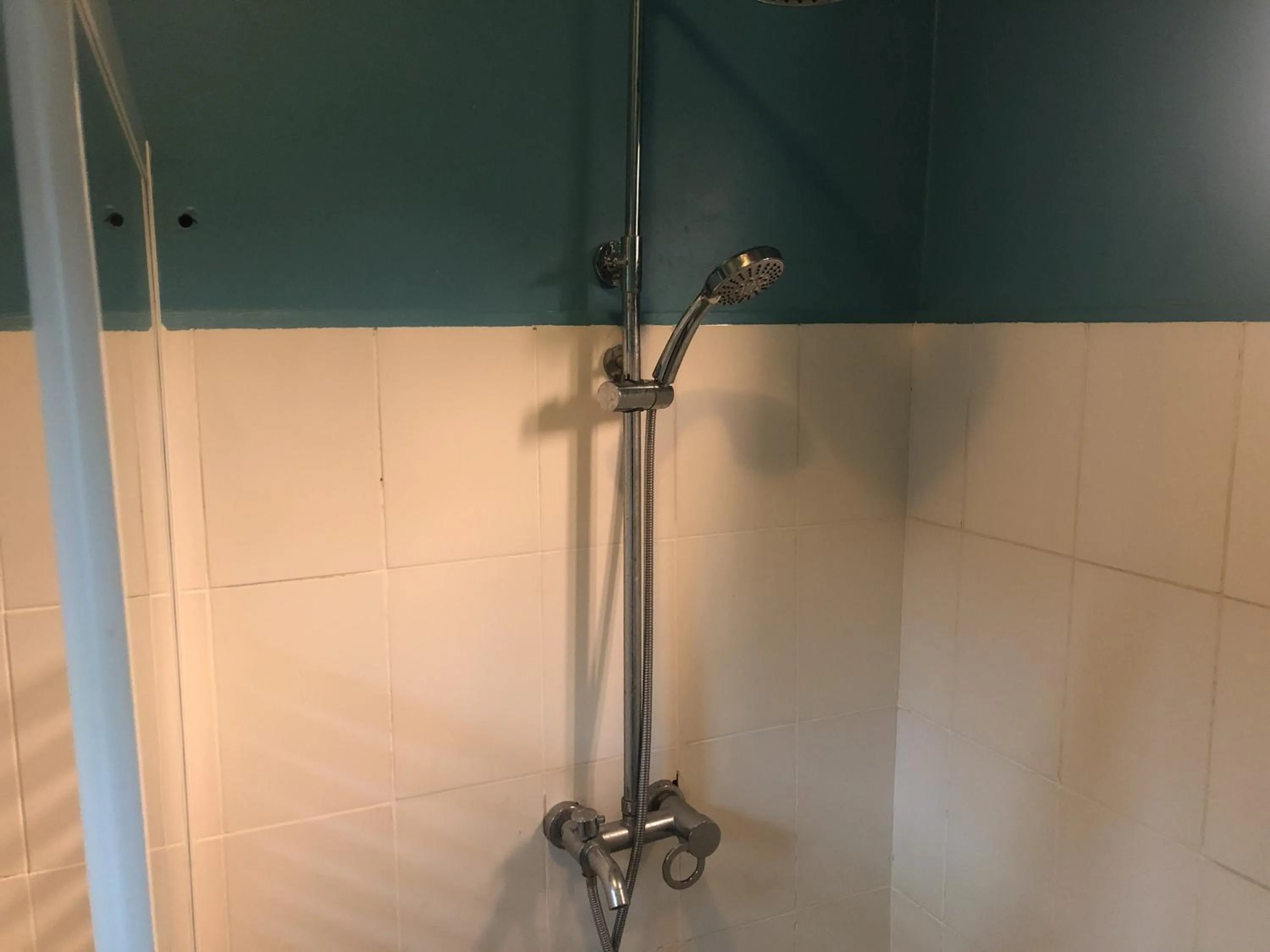 Hotel Bar Restaurant Emergency 911 STO LK GROUP