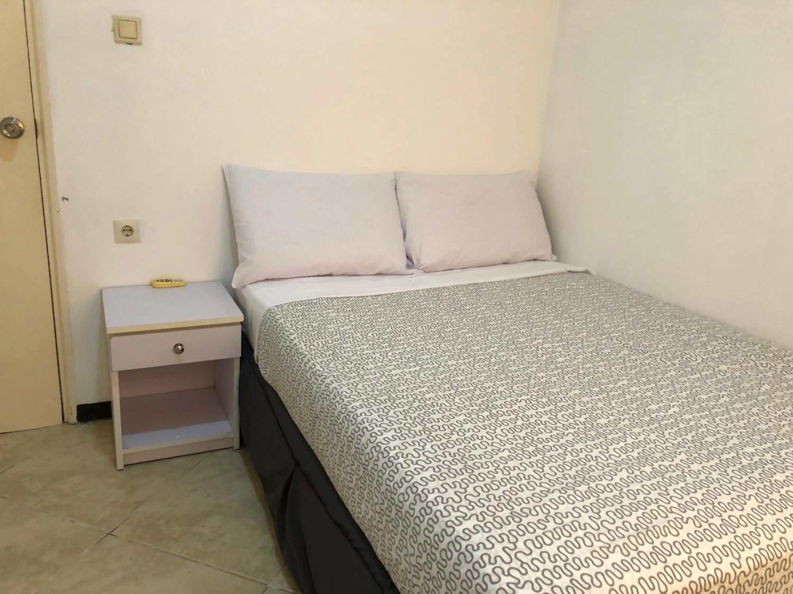 Bed in Hotel Bar Restaurant Emergency 911 STO LK GROUP