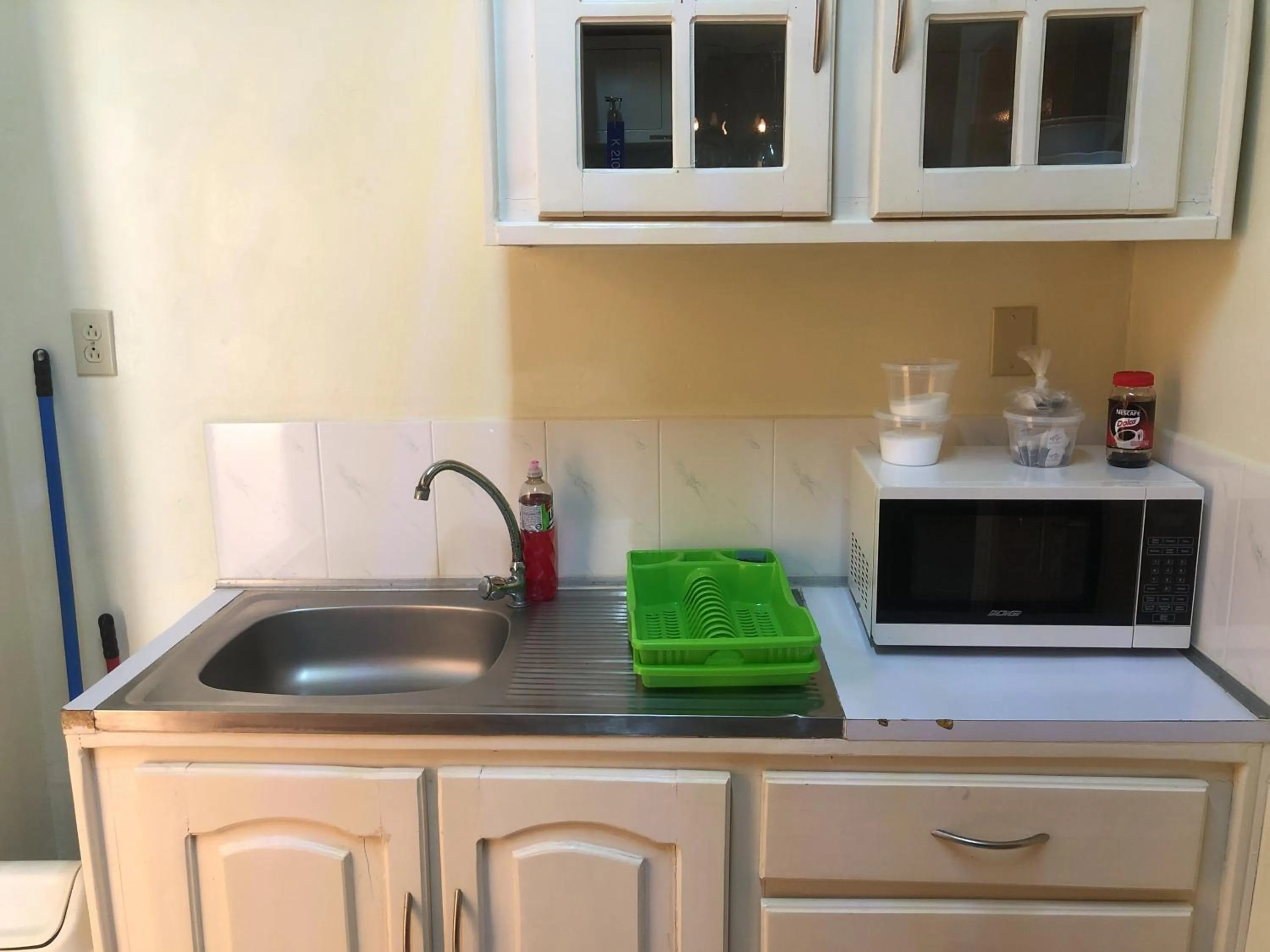 Hotel Bar Restaurant Emergency 911 STO LK GROUP