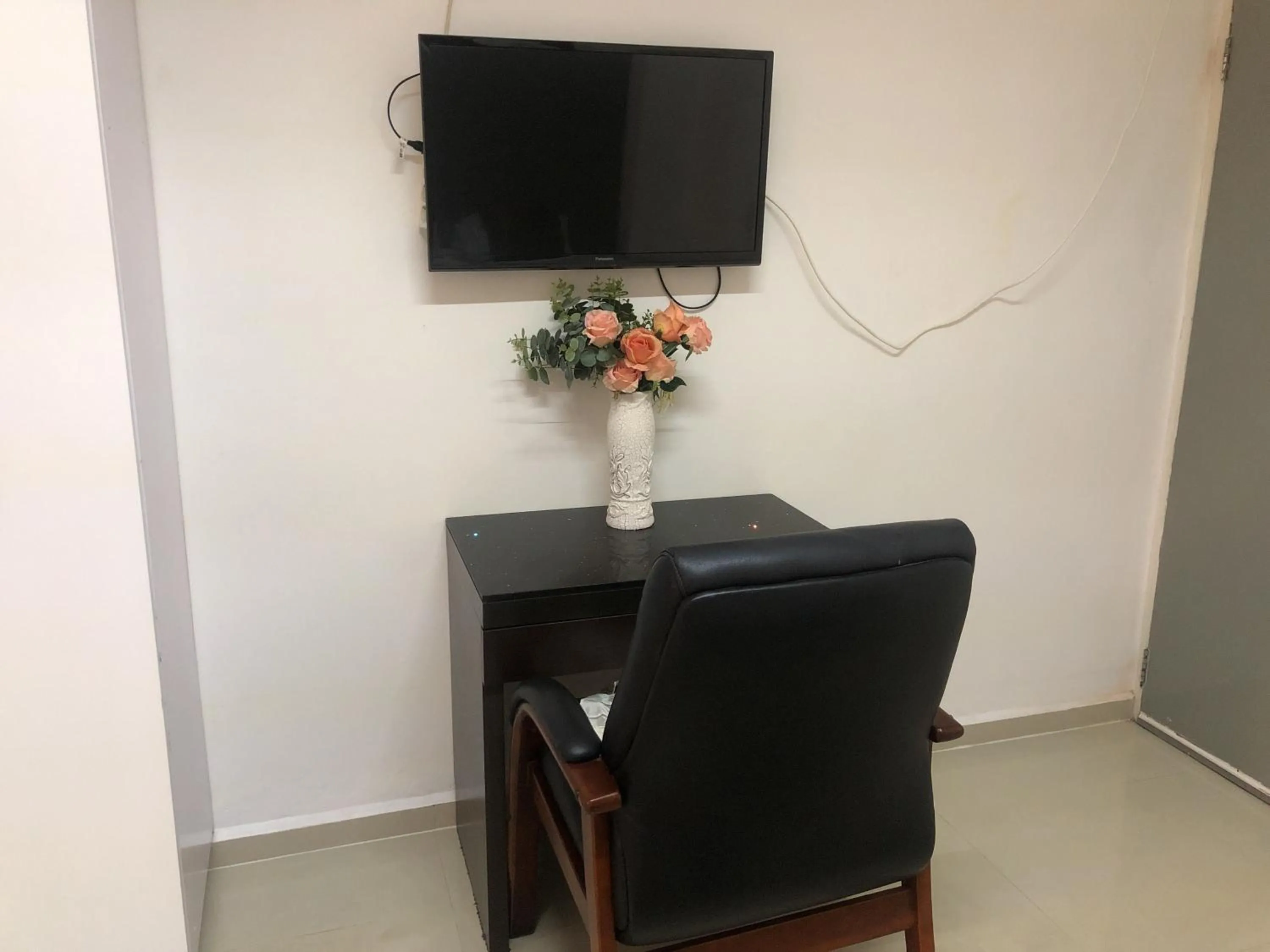 Hotel Bar Restaurant Emergency 911 STO LK GROUP