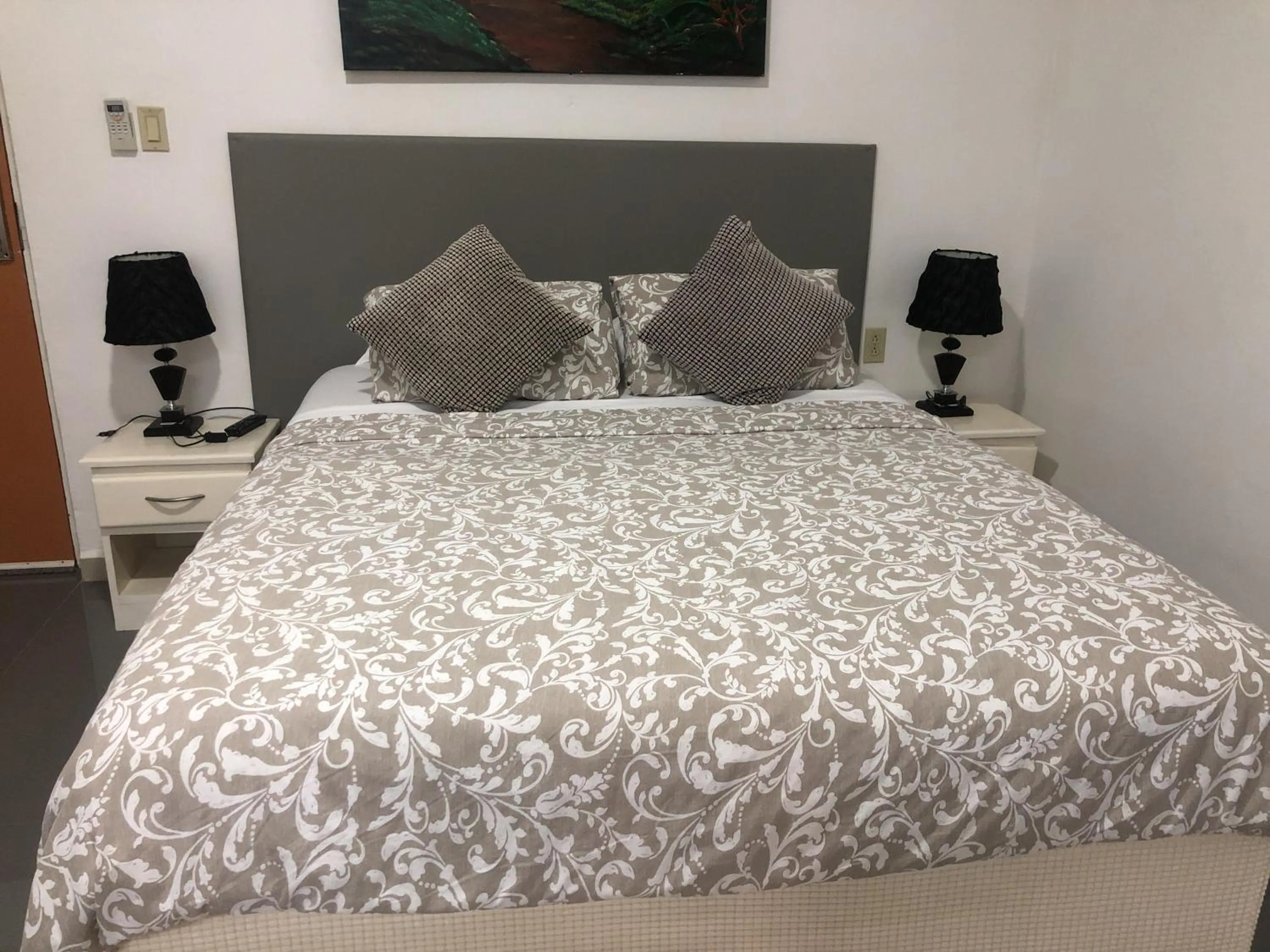 Bed in Hotel Bar Restaurant Emergency 911 STO LK GROUP