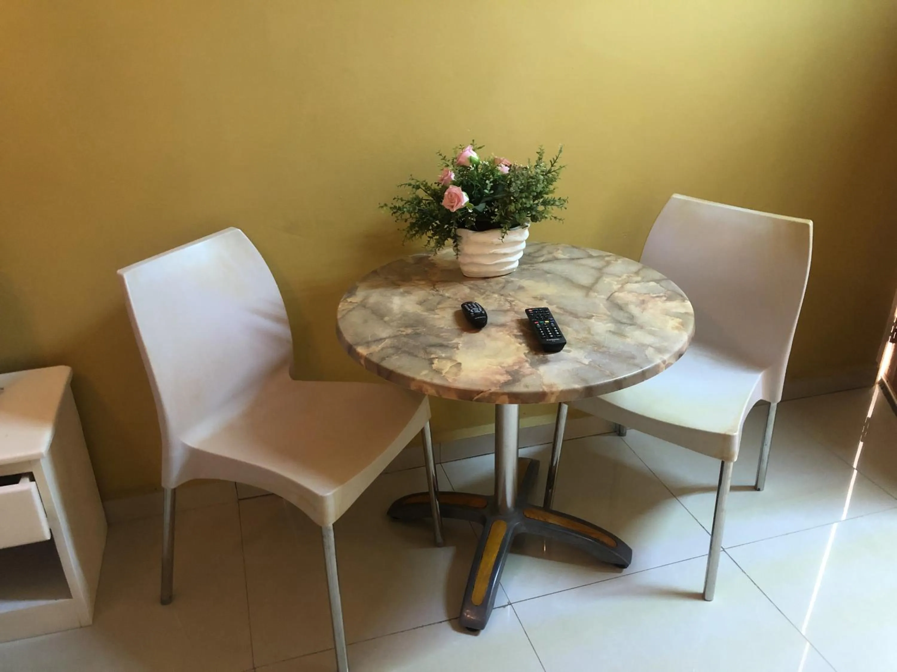 Hotel Bar Restaurant Emergency 911 STO LK GROUP