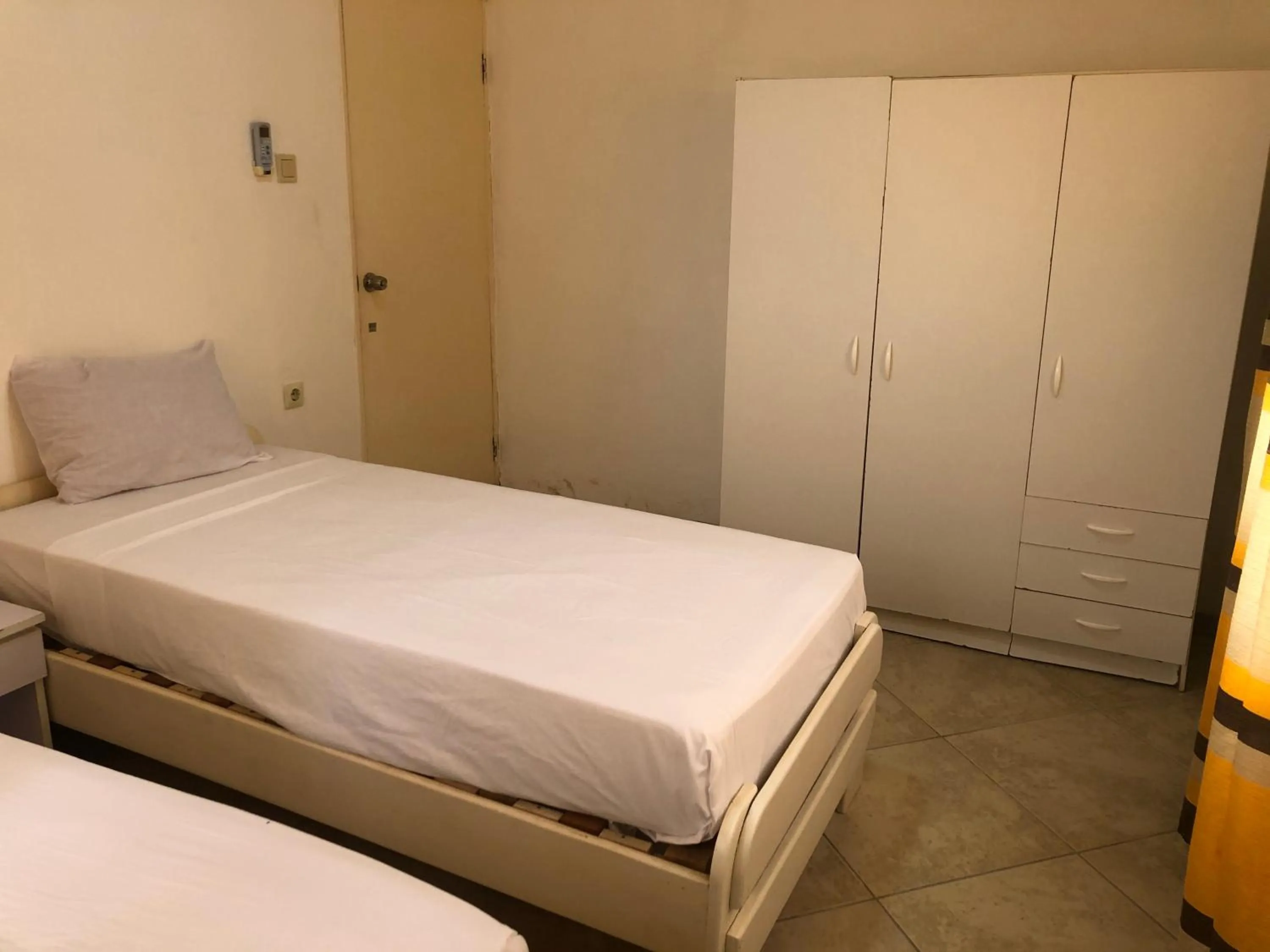 Bed in Hotel Bar Restaurant Emergency 911 STO LK GROUP