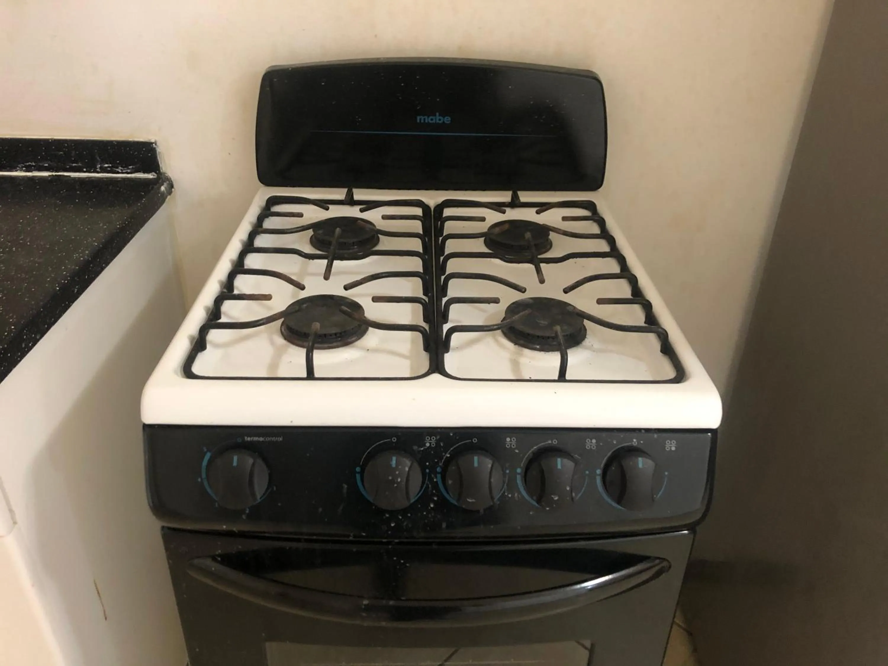 Kitchen or kitchenette in Hotel Bar Restaurant Emergency 911 STO LK GROUP