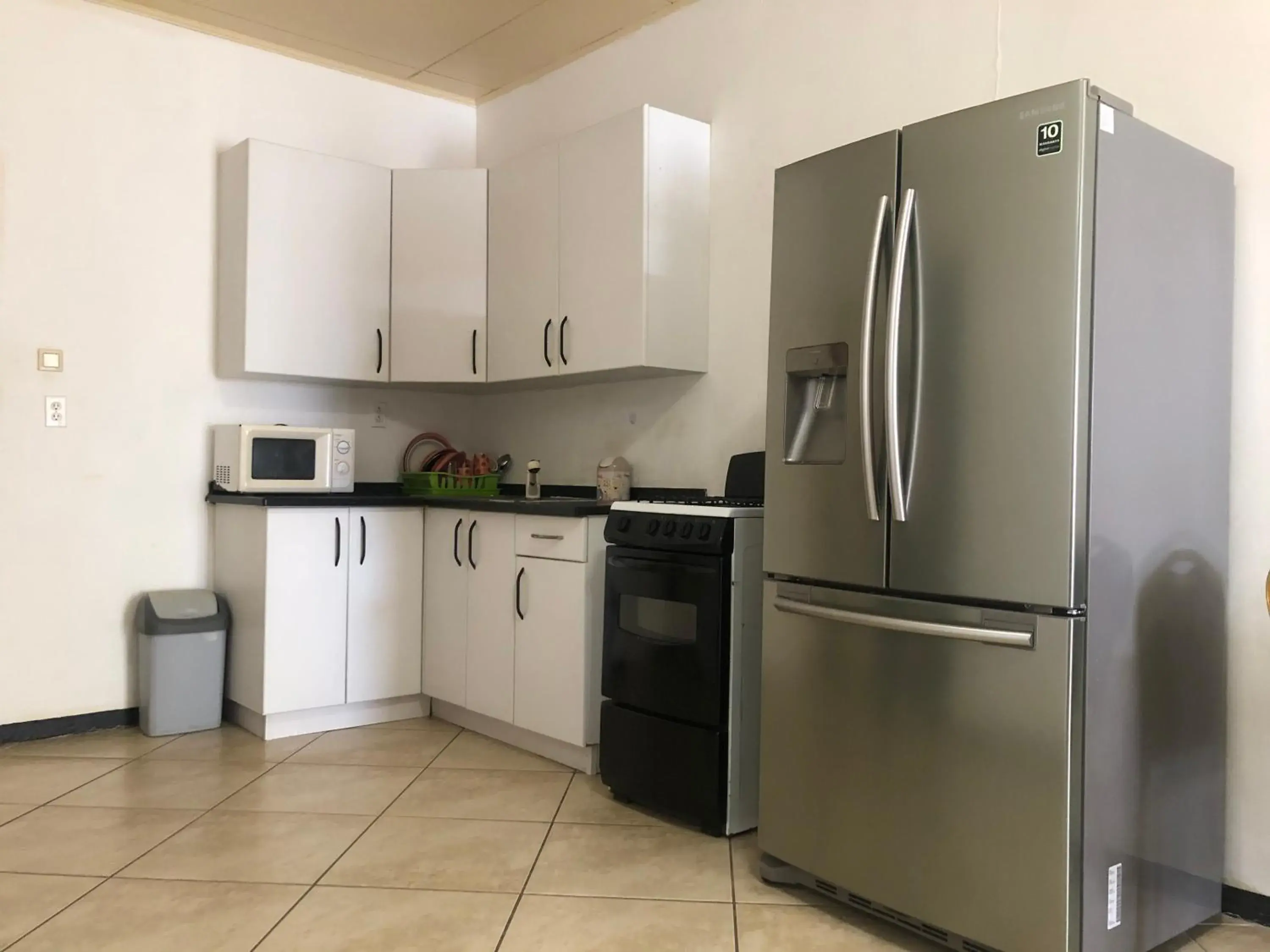 Two-Bedroom Apartment in Hotel Bar Restaurant Emergency 911 STO LK GROUP Two-Bedroom Apartment in Hotel Bar Restaurant Emergency 911 STO LK GROUP