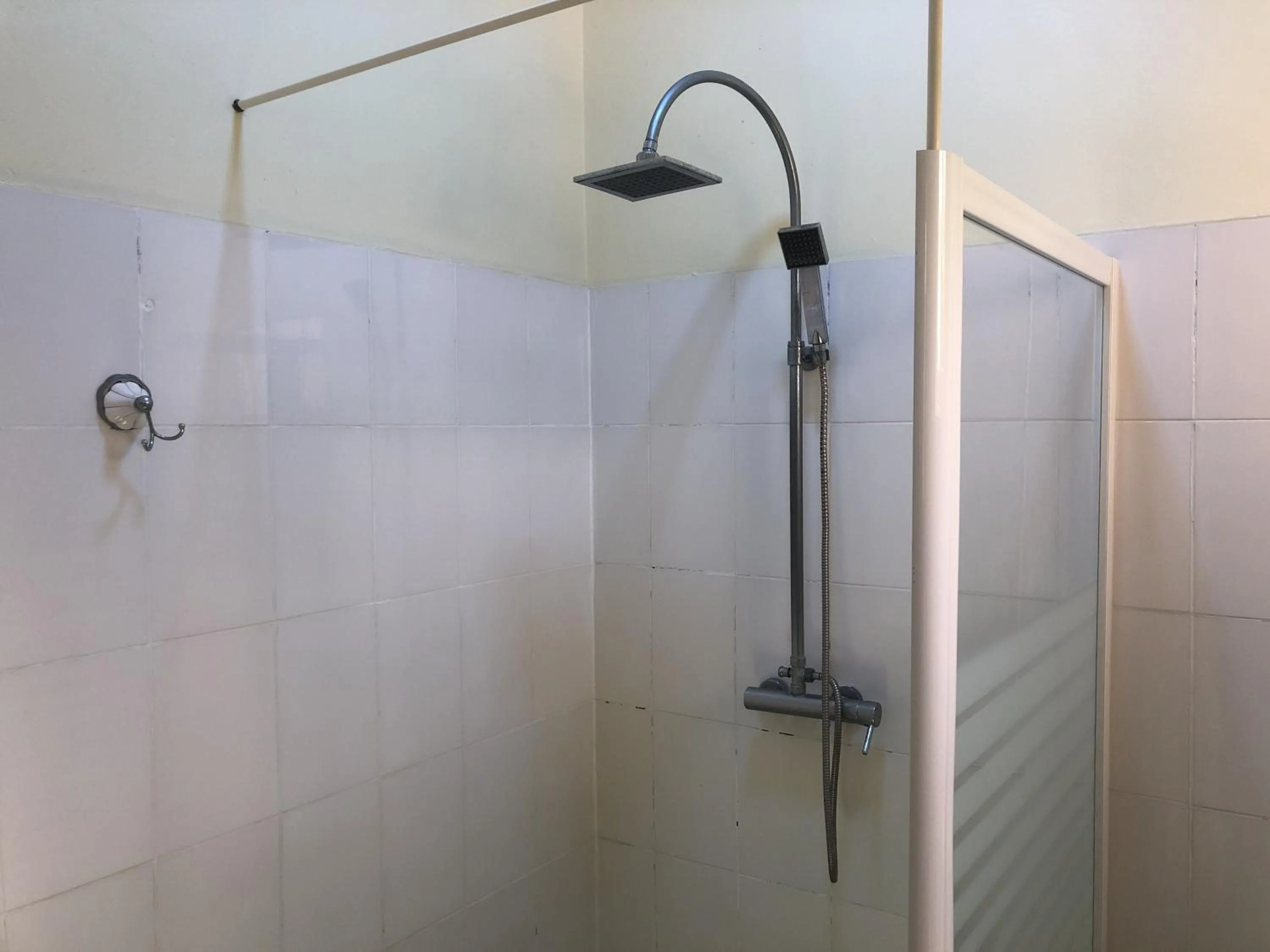 Hotel Bar Restaurant Emergency 911 STO LK GROUP