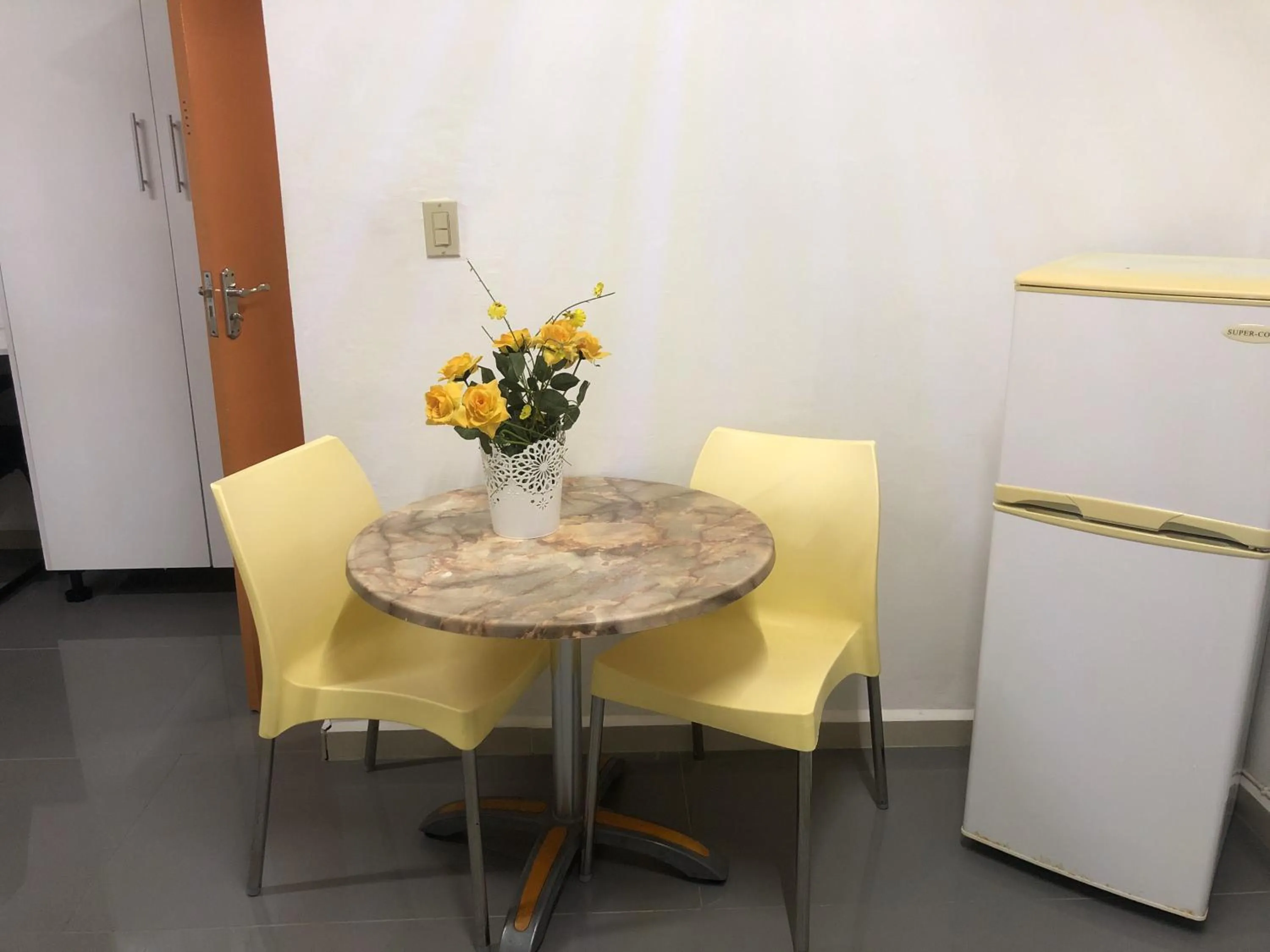 Hotel Bar Restaurant Emergency 911 STO LK GROUP