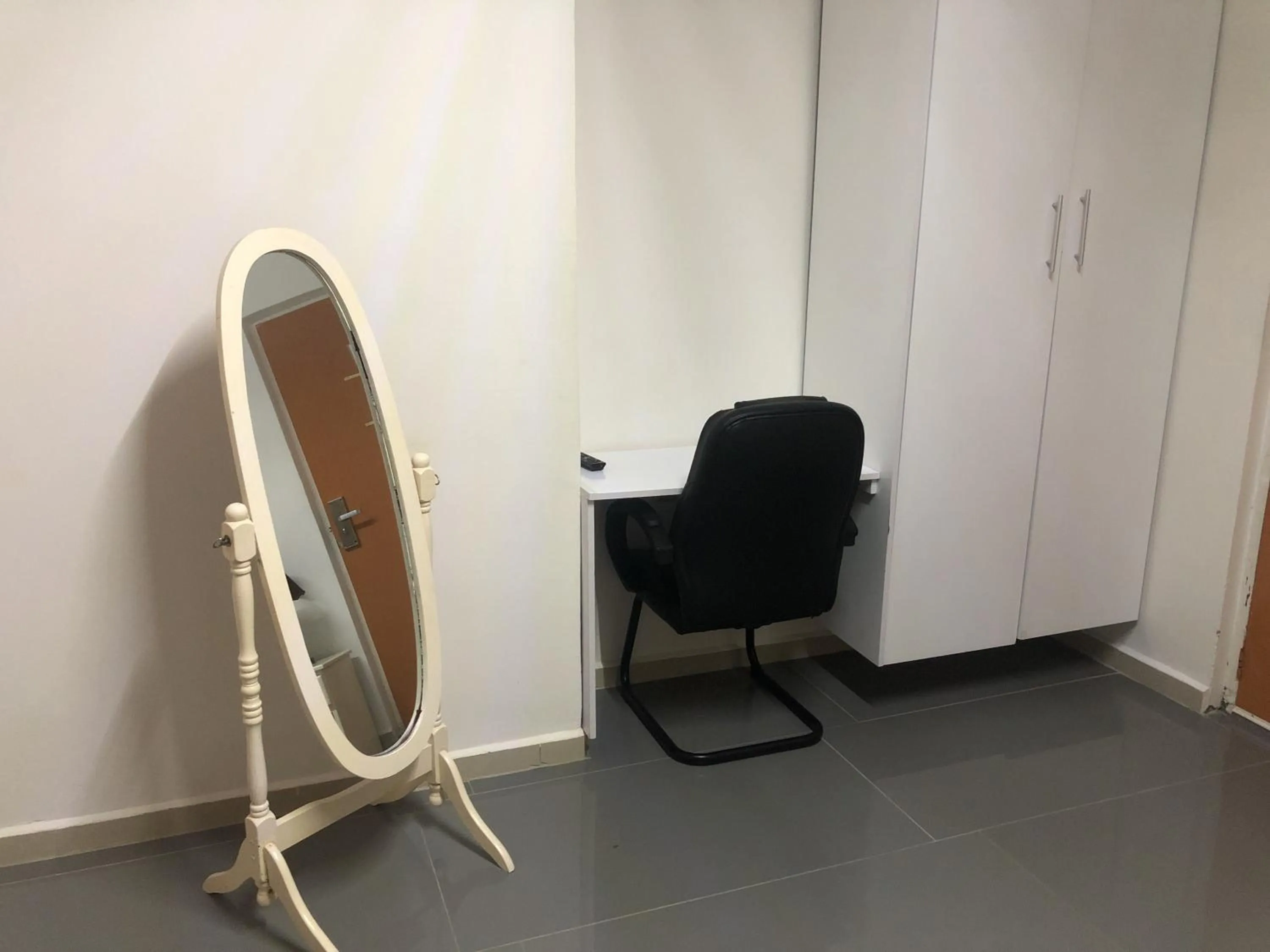 Hotel Bar Restaurant Emergency 911 STO LK GROUP