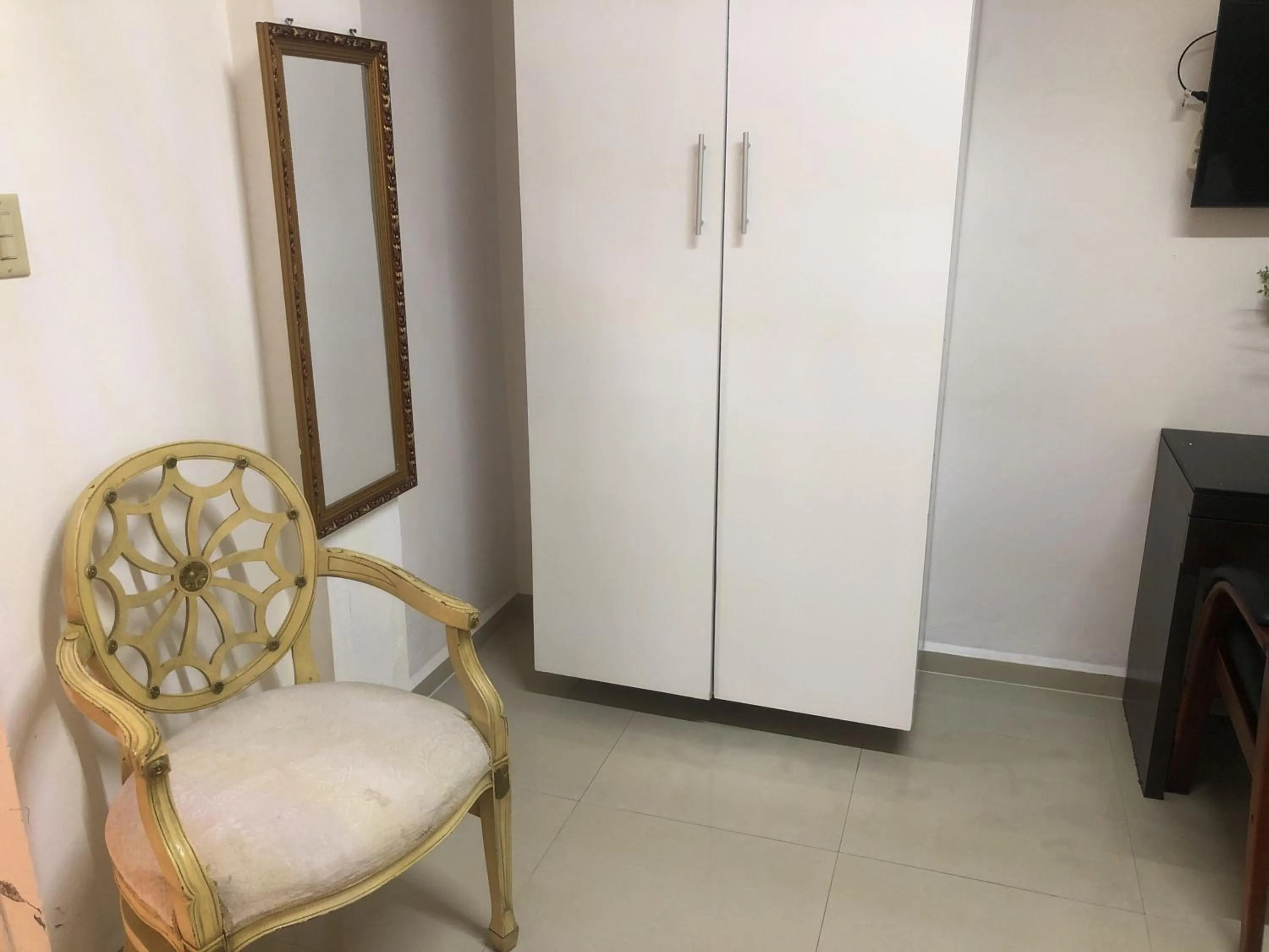 wardrobe in Hotel Bar Restaurant Emergency 911 STO LK GROUP