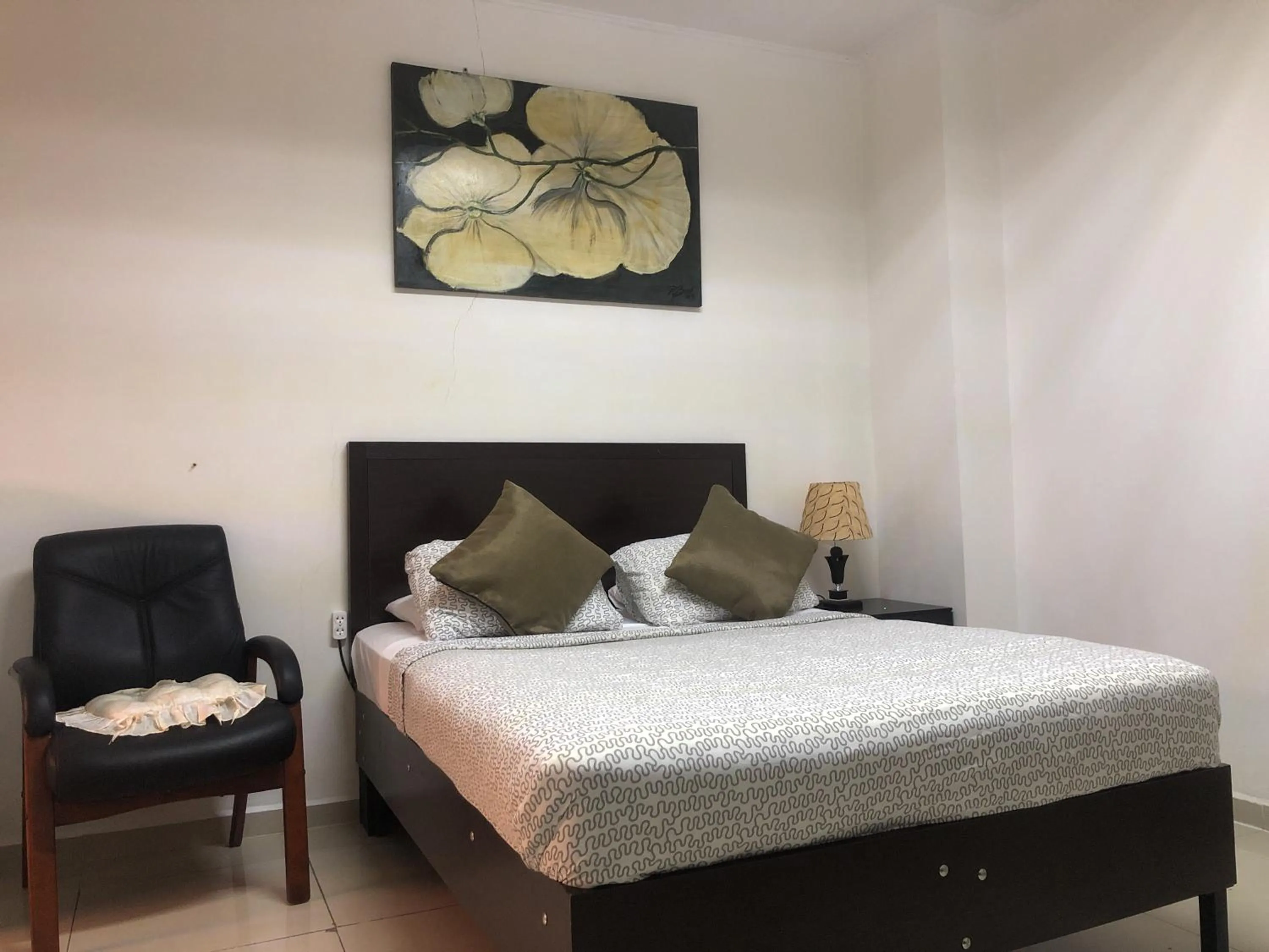 Bed in Hotel Bar Restaurant Emergency 911 STO LK GROUP