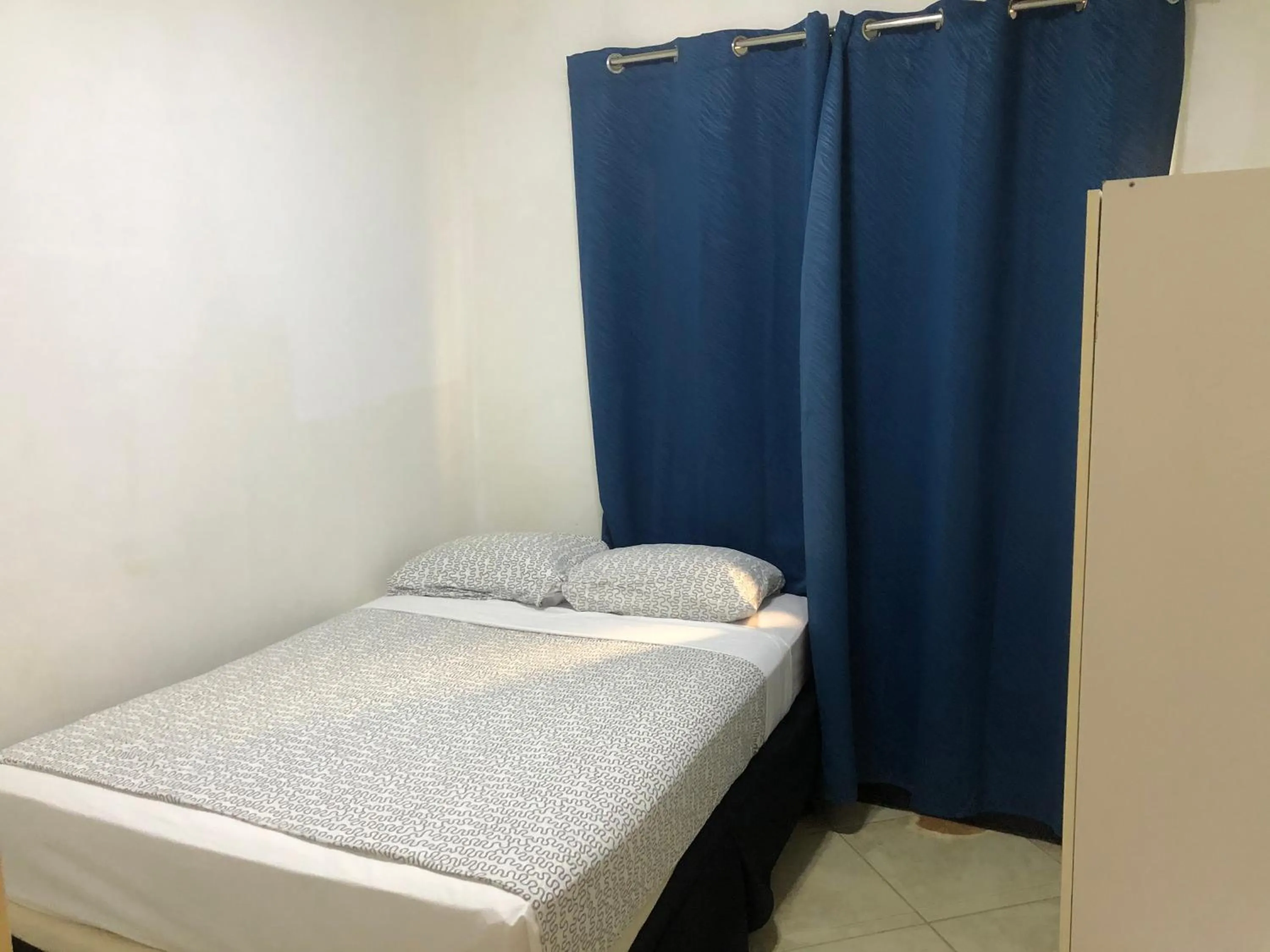 Bed in Hotel Bar Restaurant Emergency 911 STO LK GROUP