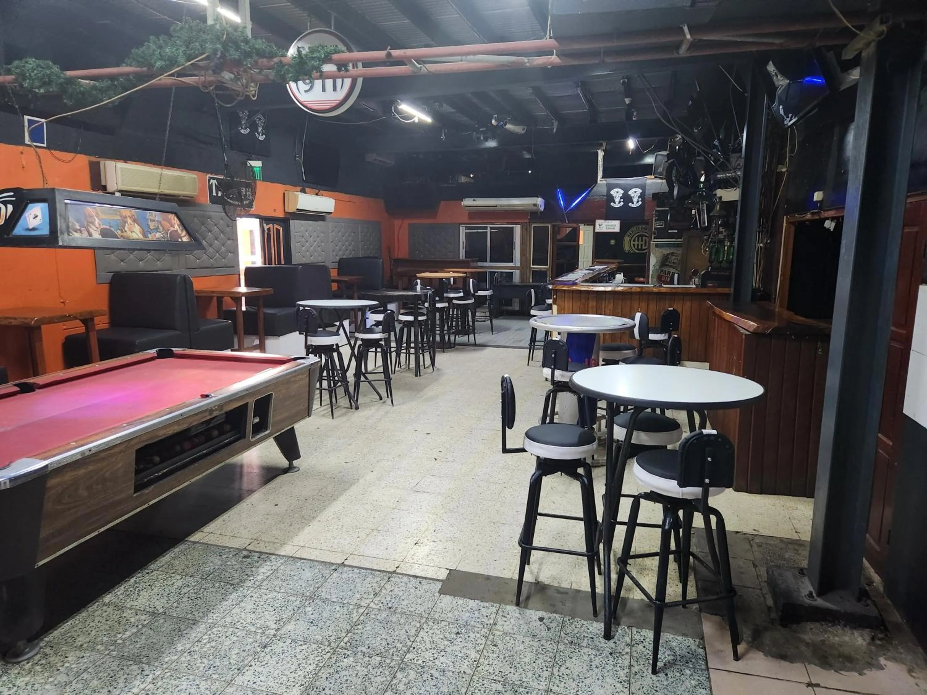 Billiard in Hotel Bar Restaurant Emergency 911 STO LK GROUP