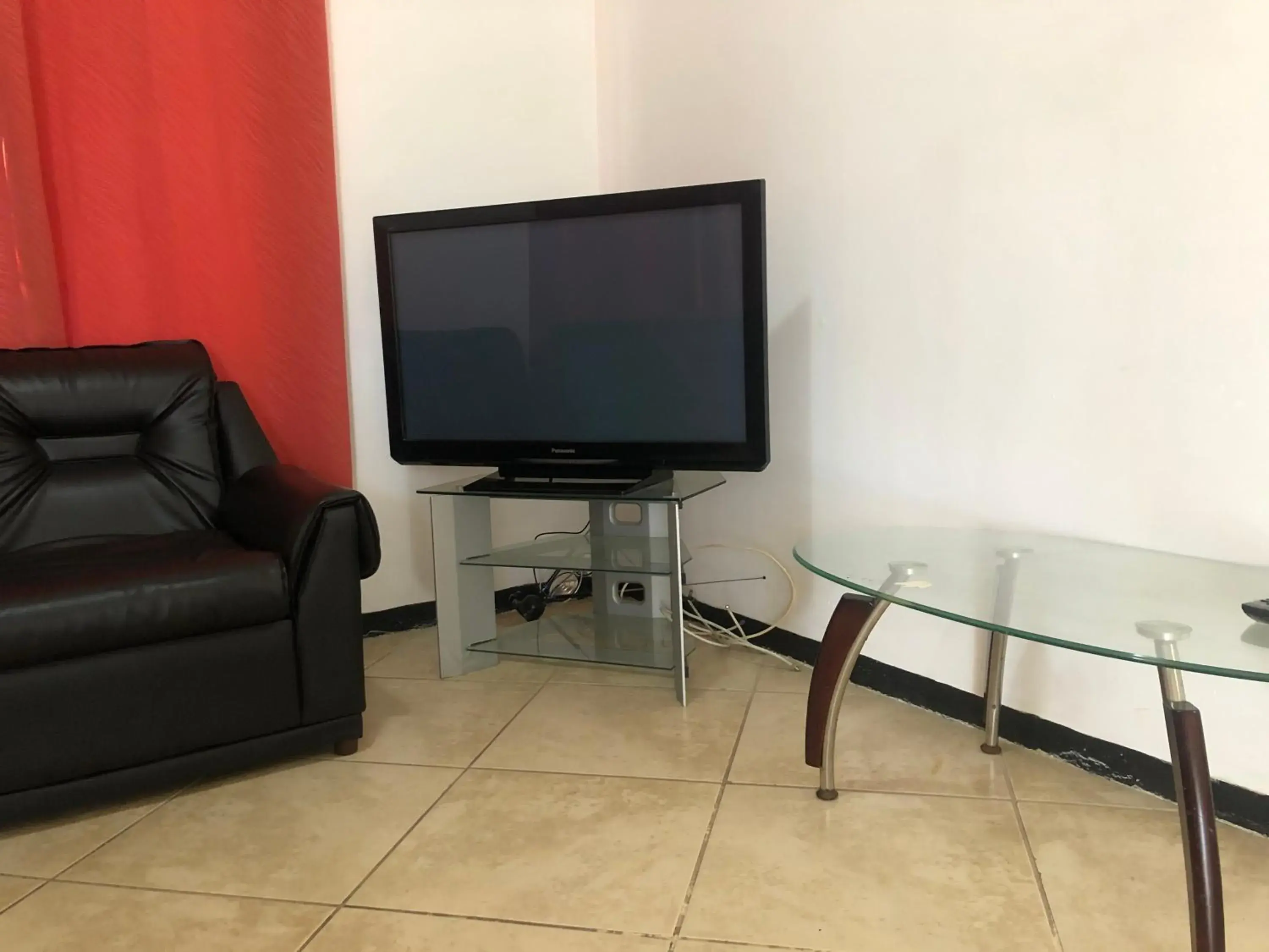 One-Bedroom Apartment in Hotel Bar Restaurant Emergency 911 STO LK GROUP One-Bedroom Apartment in Hotel Bar Restaurant Emergency 911 STO LK GROUP