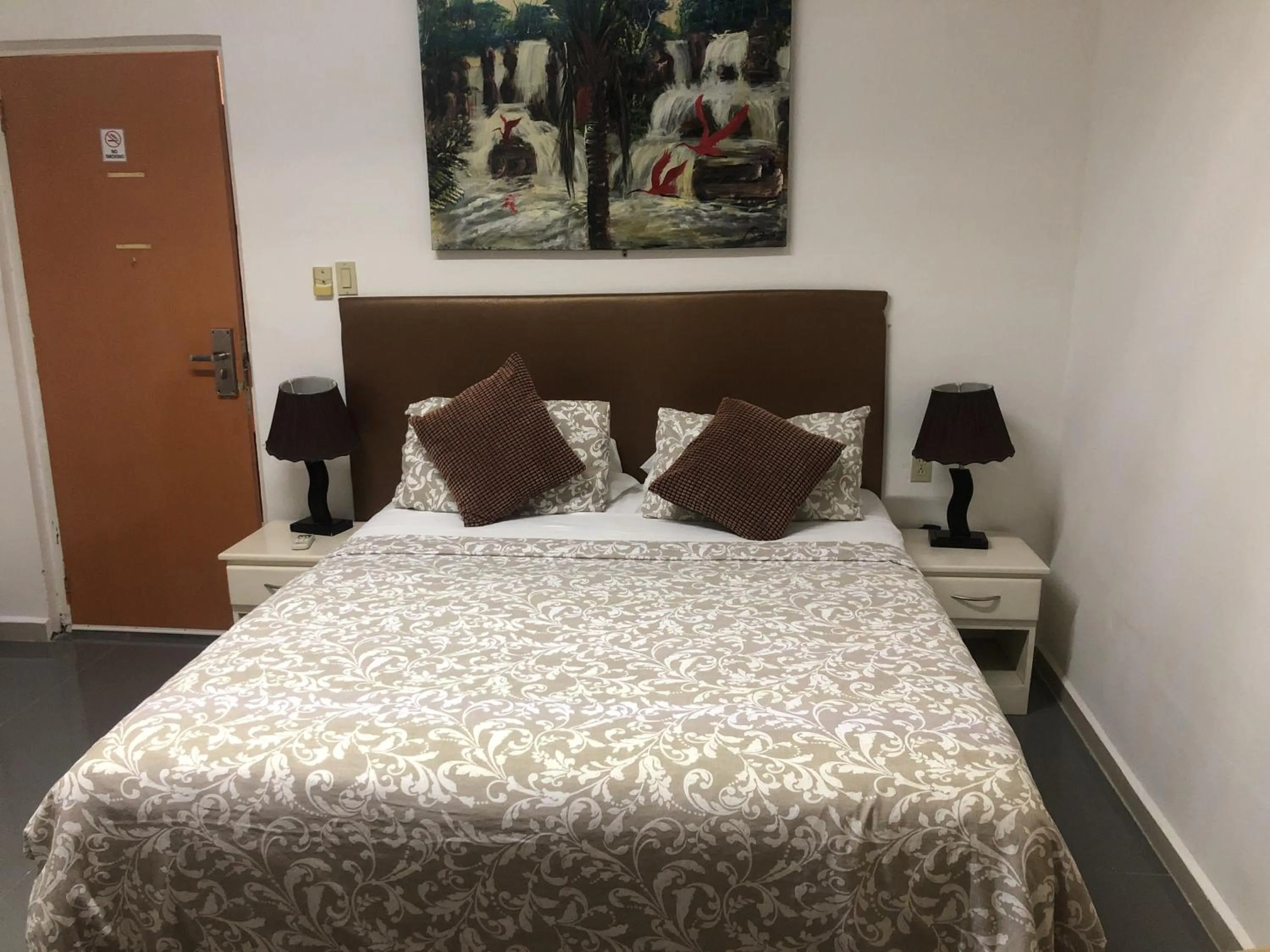 Bed in Hotel Bar Restaurant Emergency 911 STO LK GROUP