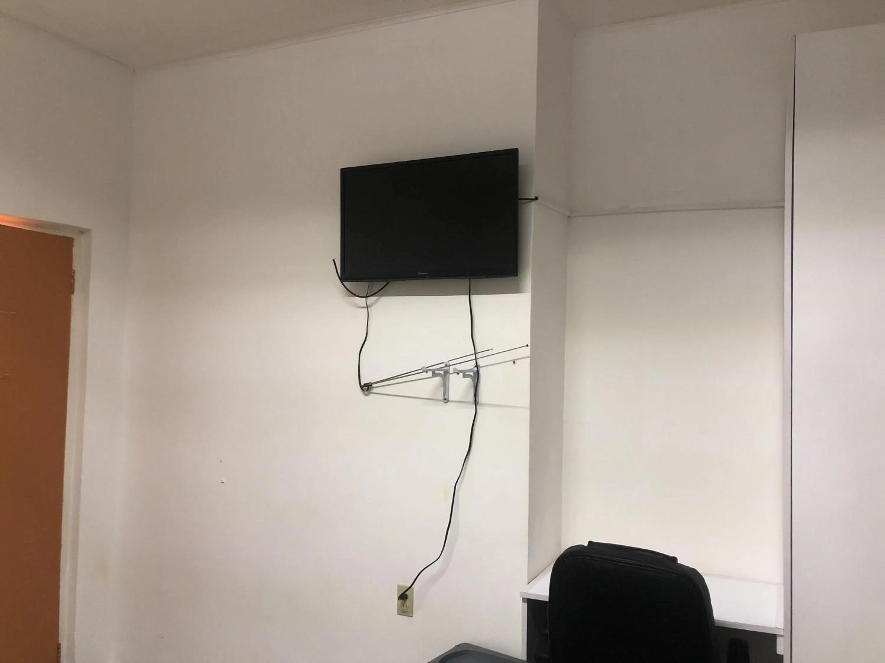 Hotel Bar Restaurant Emergency 911 STO LK GROUP