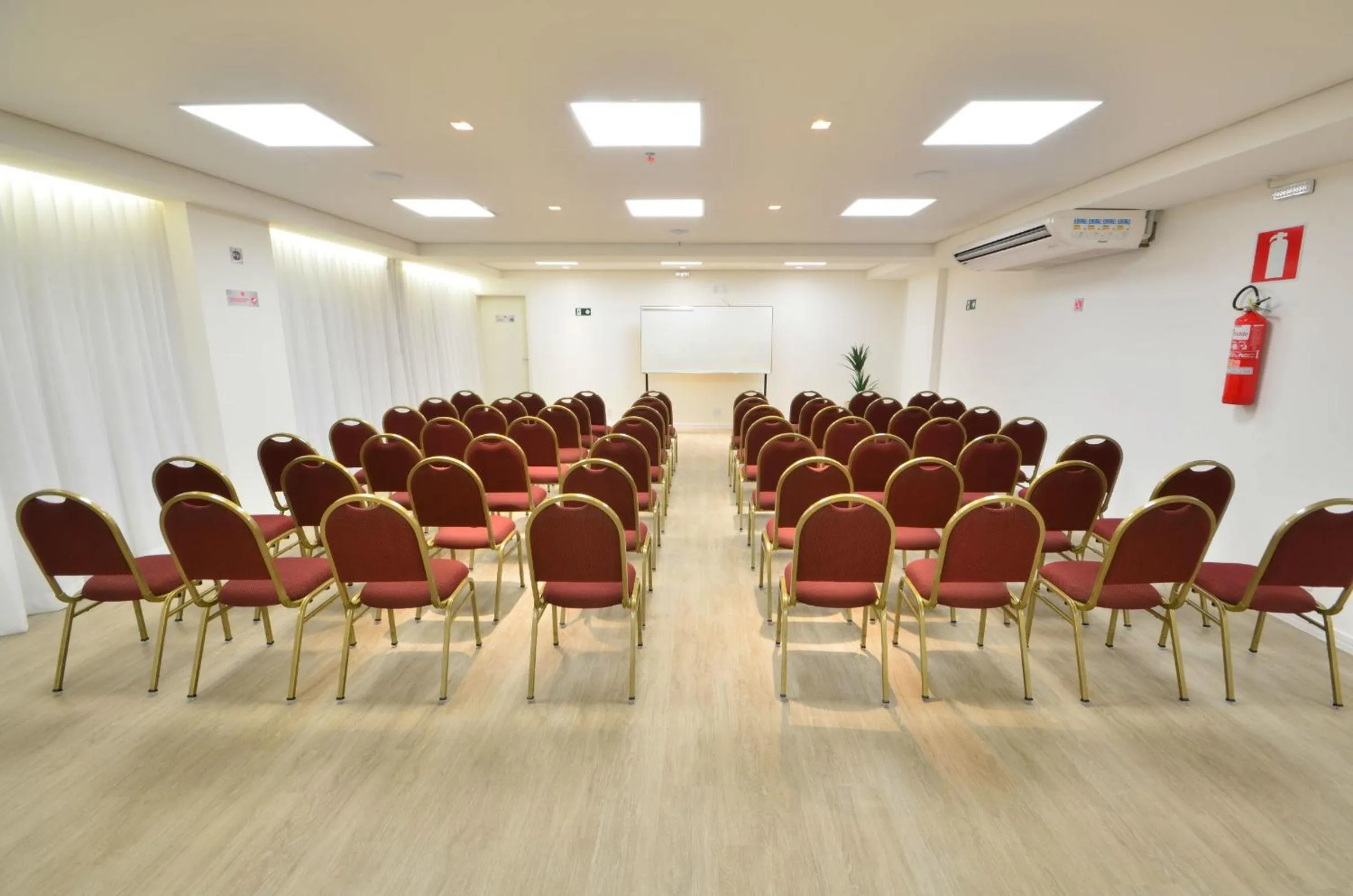 Banquet/Function facilities in IT Itabira Hotel